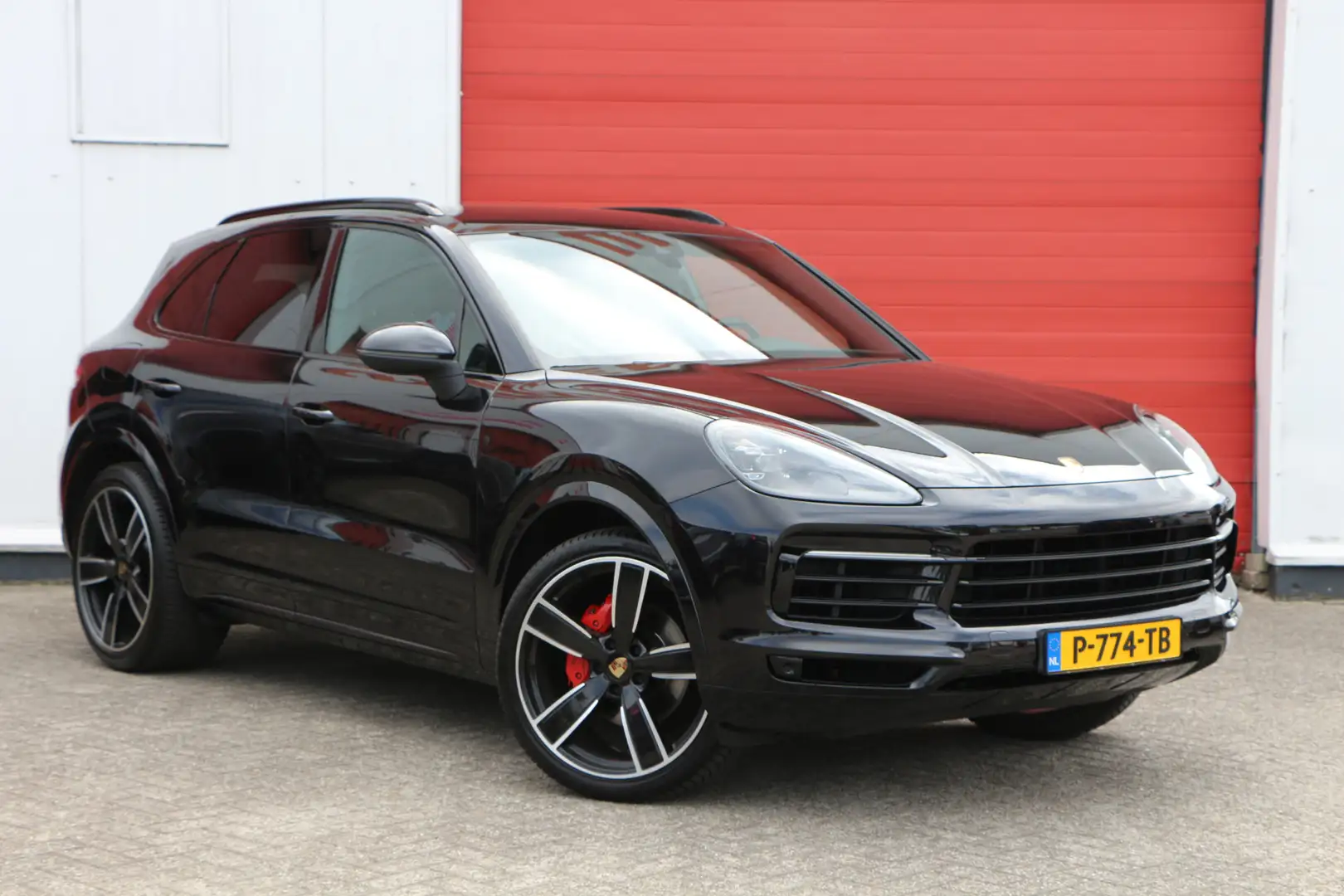 Porsche Cayenne 3.0 | Trekhaak | All black | 22 inch Zwart - 1