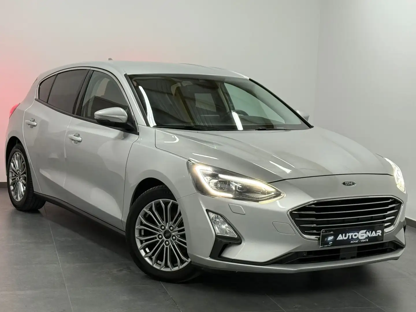 Ford Focus 1.5 TDCi EU6.2 - Navi - CarPlay - Carnet Zilver - 1