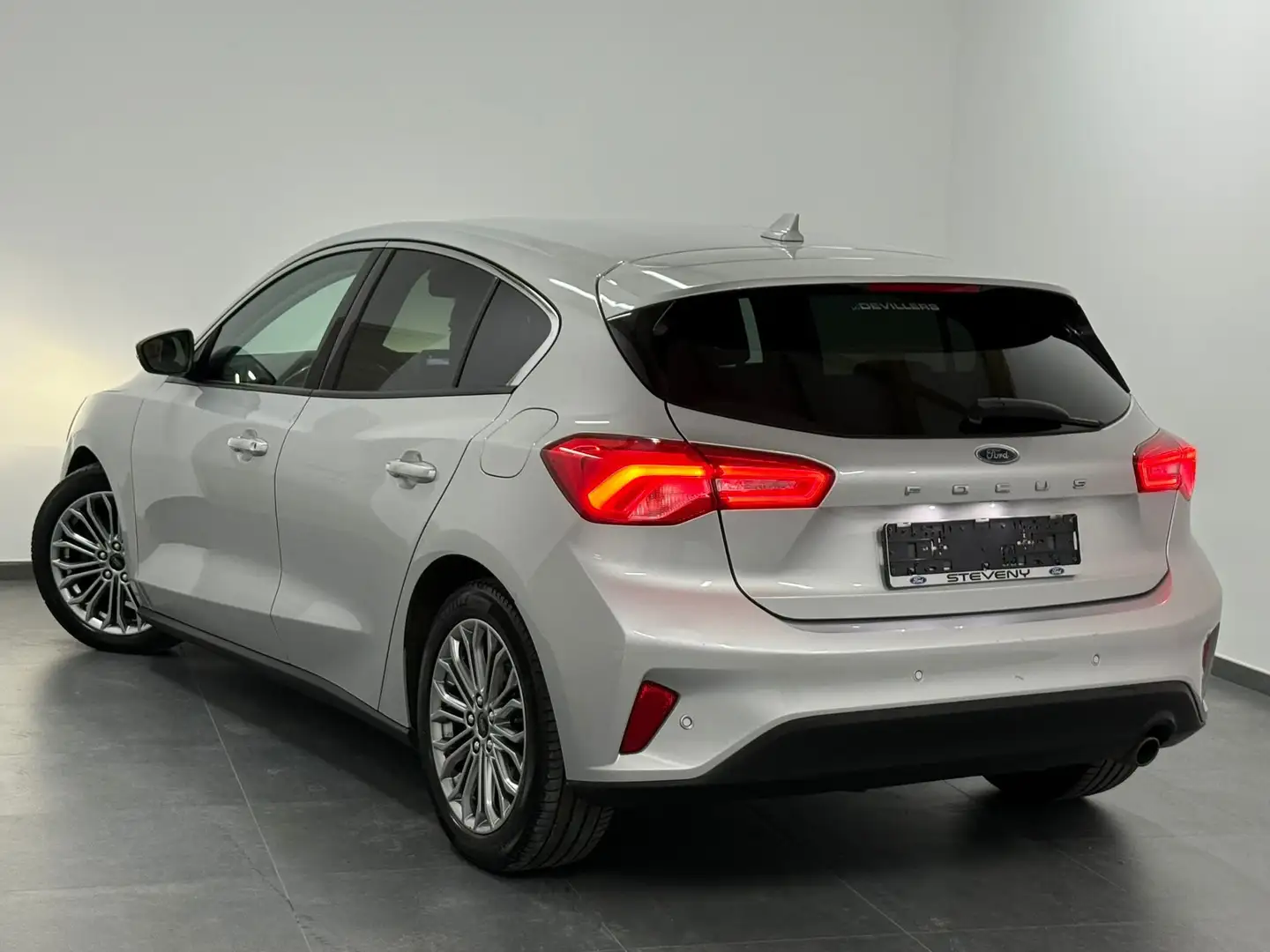 Ford Focus 1.5 TDCi EU6.2 - Navi - CarPlay - Carnet Zilver - 2