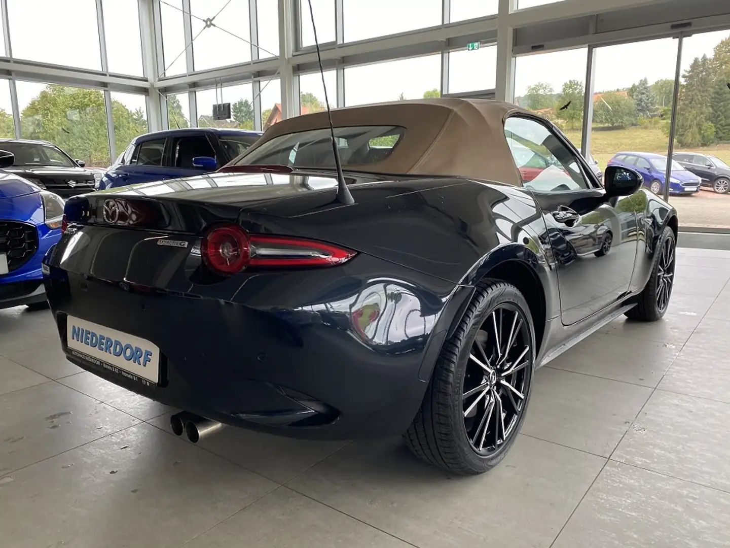 Mazda MX-5 2.0 Kazari Leder, Navi, Kamera, Bose Schwarz - 2
