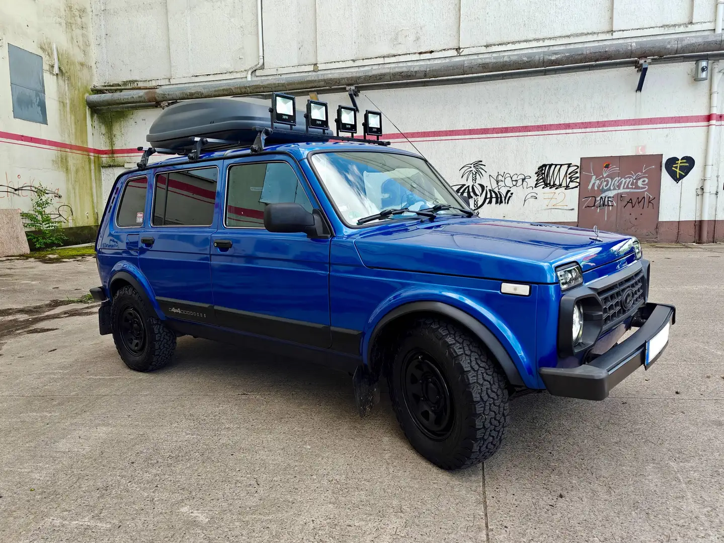 Lada 4x4 Lada 4x4 5-Türer Blau - 1