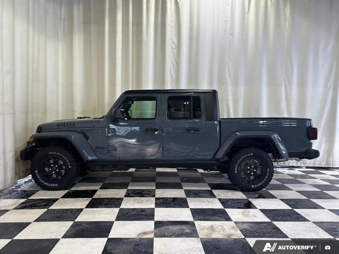 Jeep Gladiator photo Jeep Gladiator