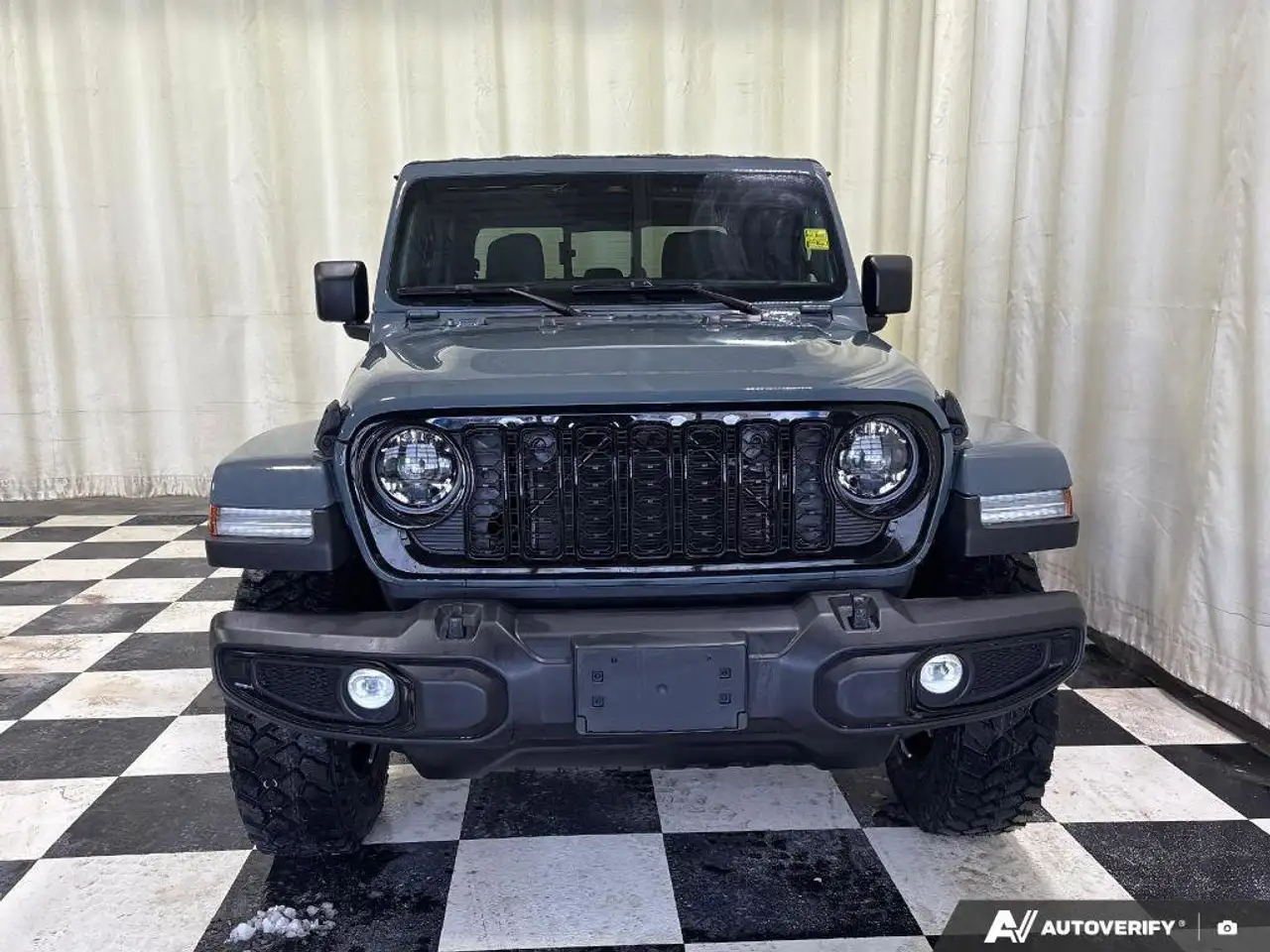 Jeep Gladiator photo Jeep Gladiator
