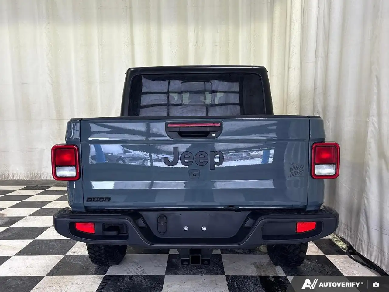 Jeep Gladiator photo Jeep Gladiator