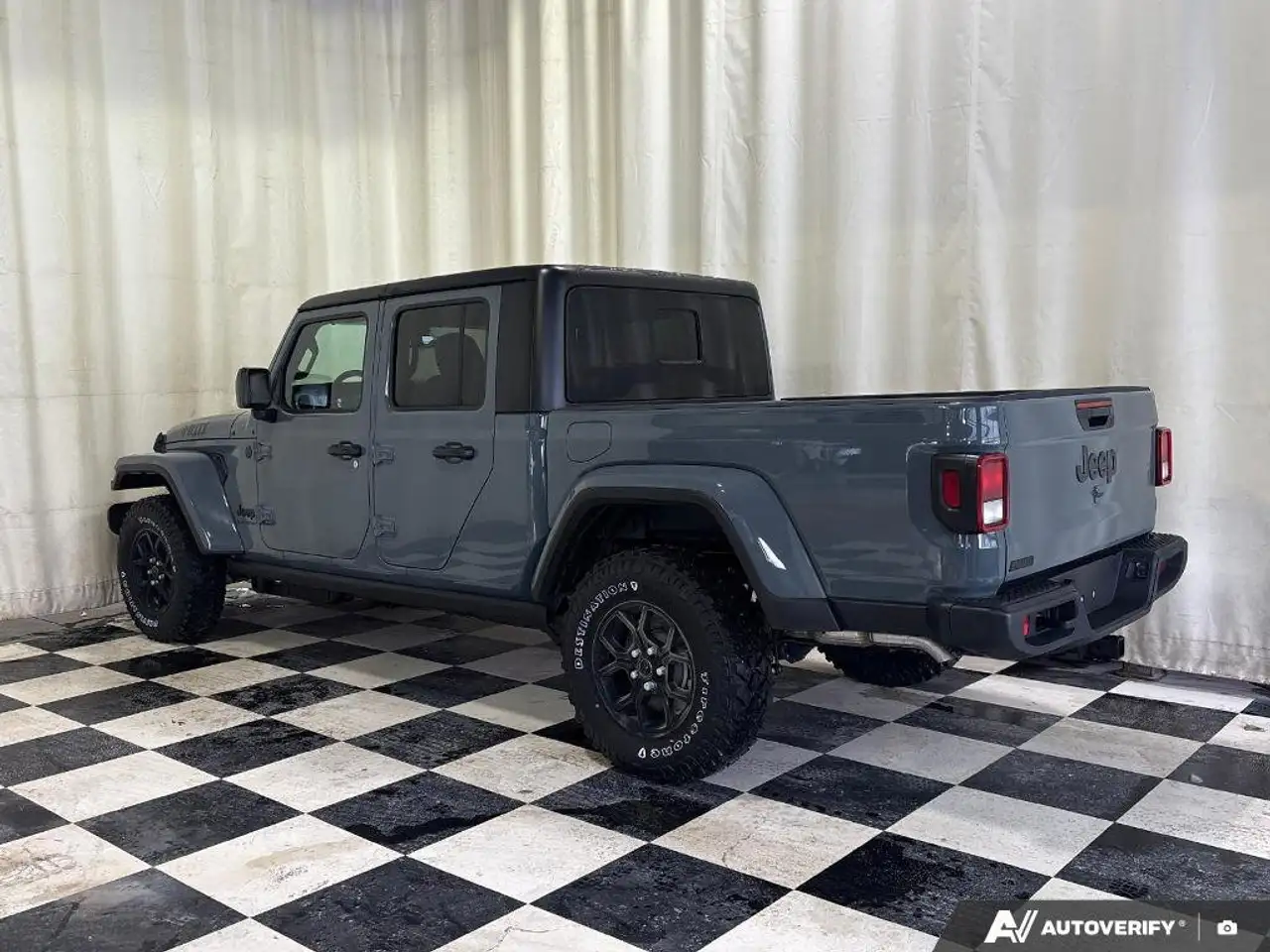 Jeep Gladiator photo Jeep Gladiator