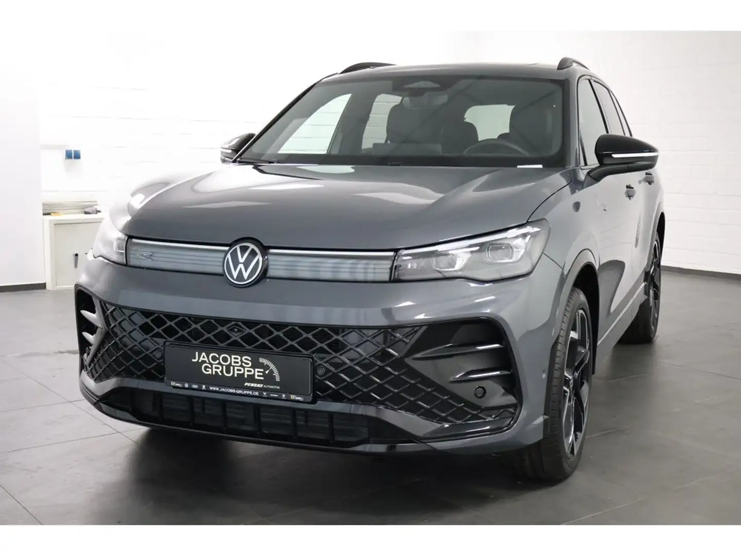 Volkswagen Tiguan 2.0 TDI 4M R-Line "Black Style" DSG,Na Grau - 2