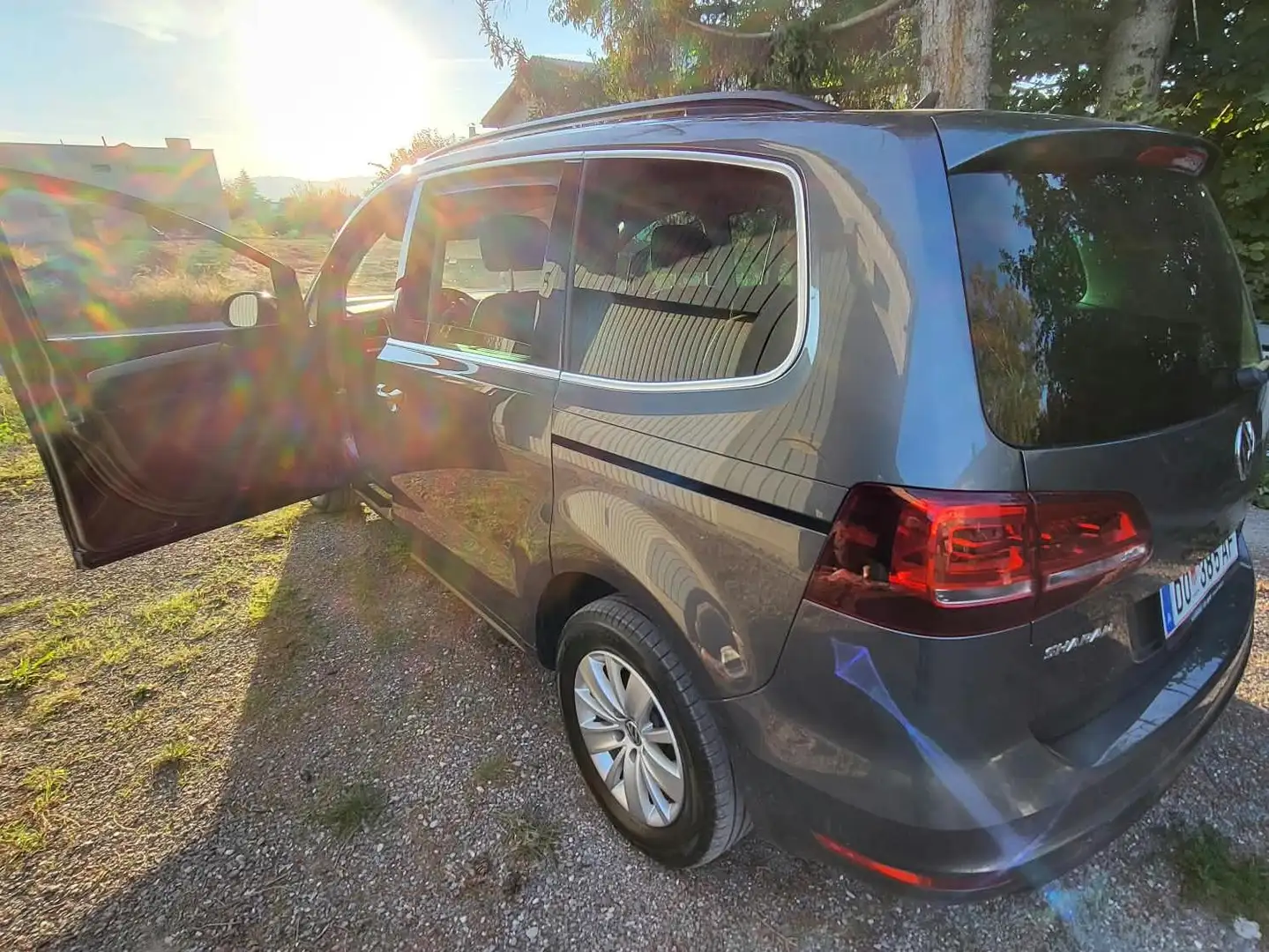 Volkswagen Sharan Sharan Business SCR 2,0 TDI DSG Business Grau - 2
