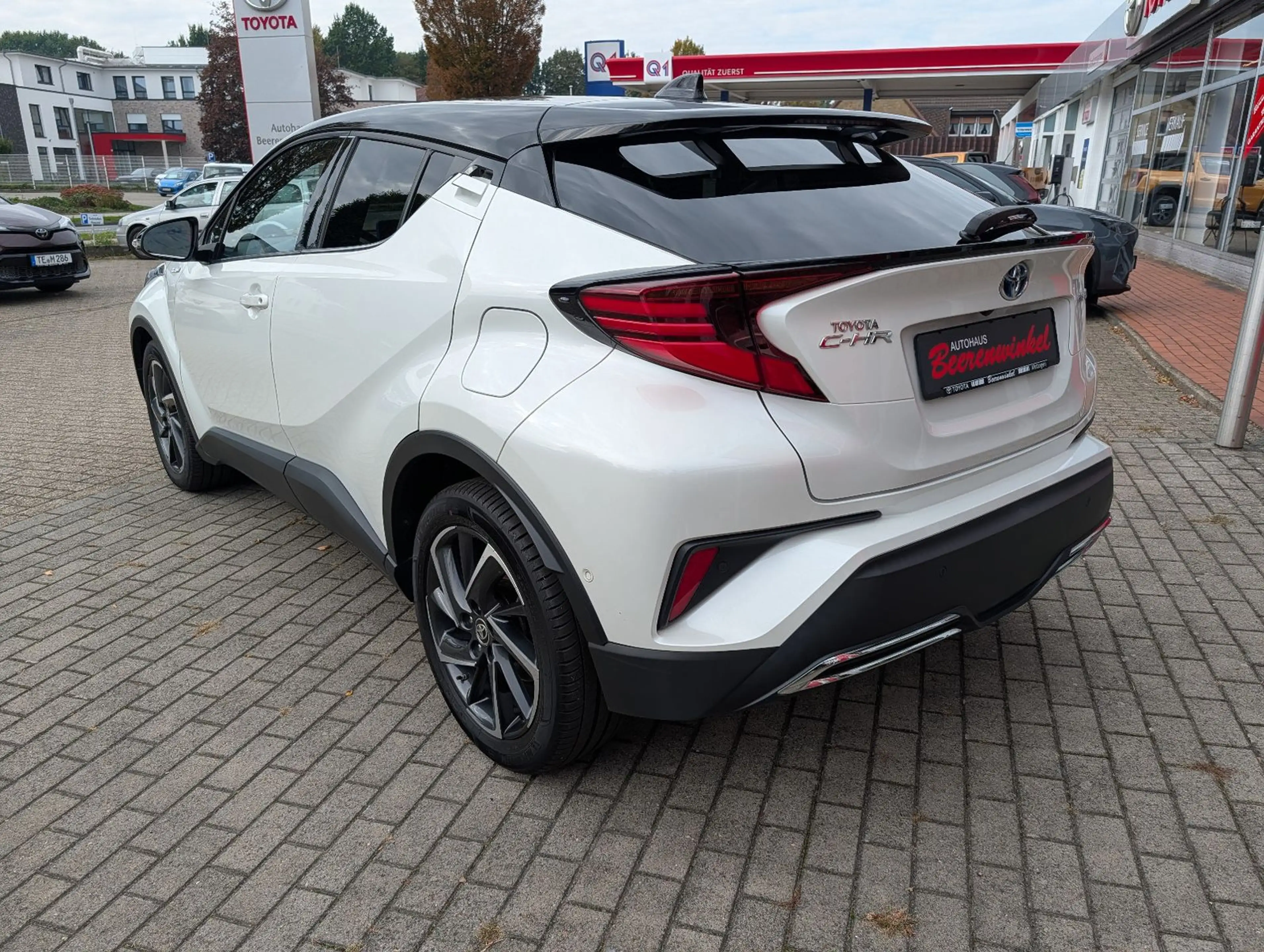Toyota C-HR 2.0-l-VVTi Hybrid Style Selection *JBL* — photo 3