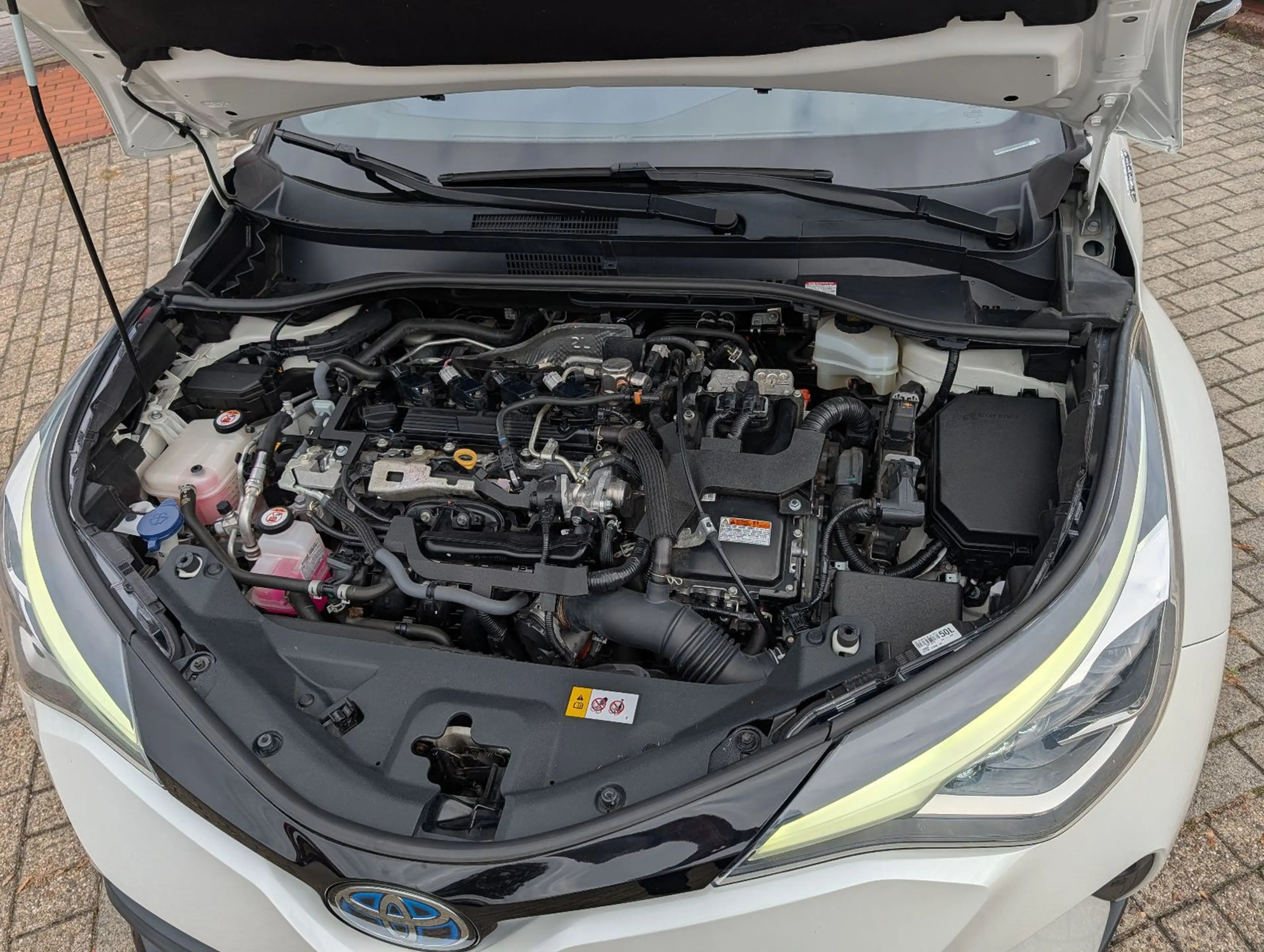 Toyota C-HR 2.0-l-VVTi Hybrid Style Selection *JBL* — photo 9
