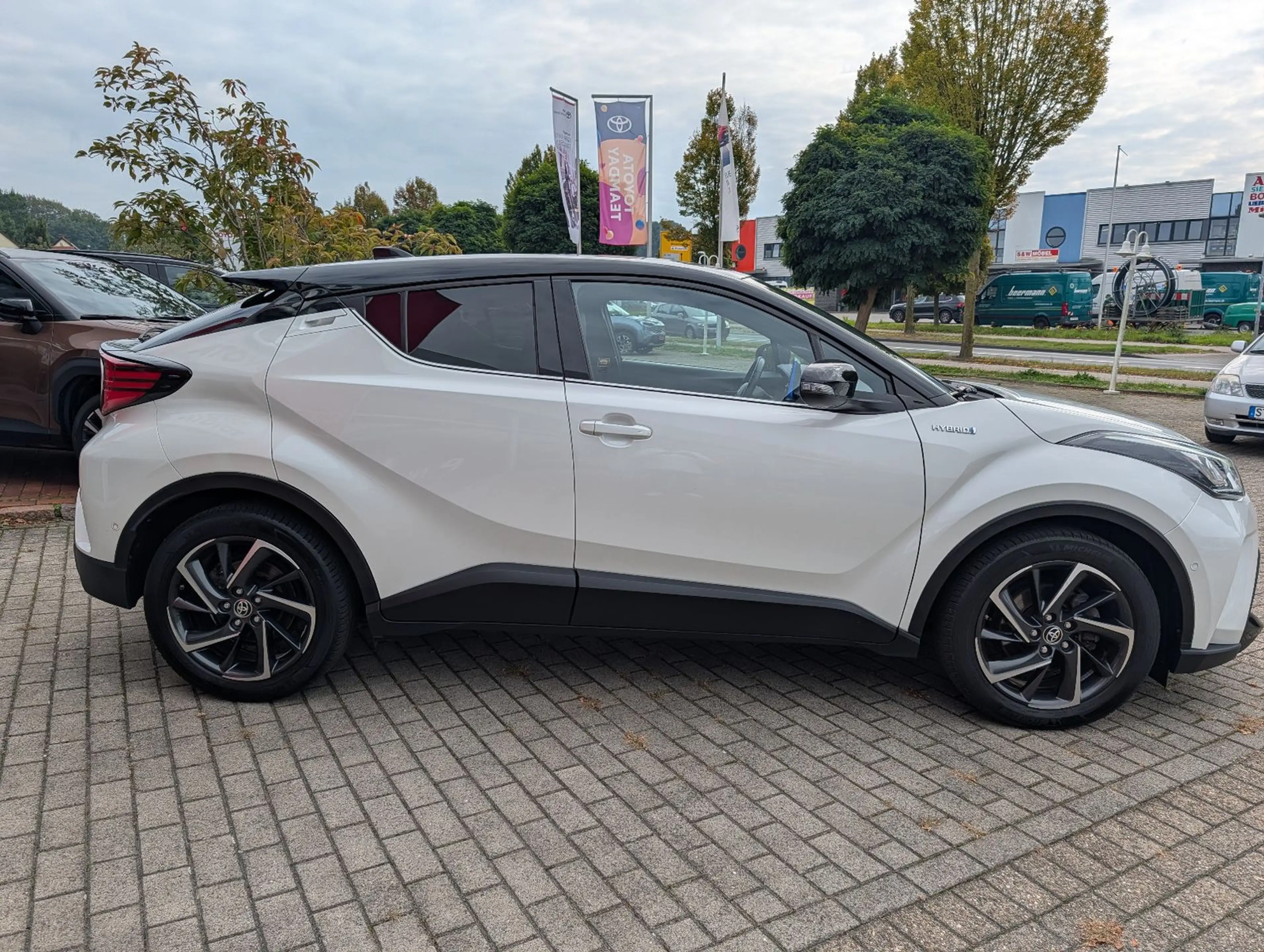 Toyota C-HR 2.0-l-VVTi Hybrid Style Selection *JBL* — photo 6