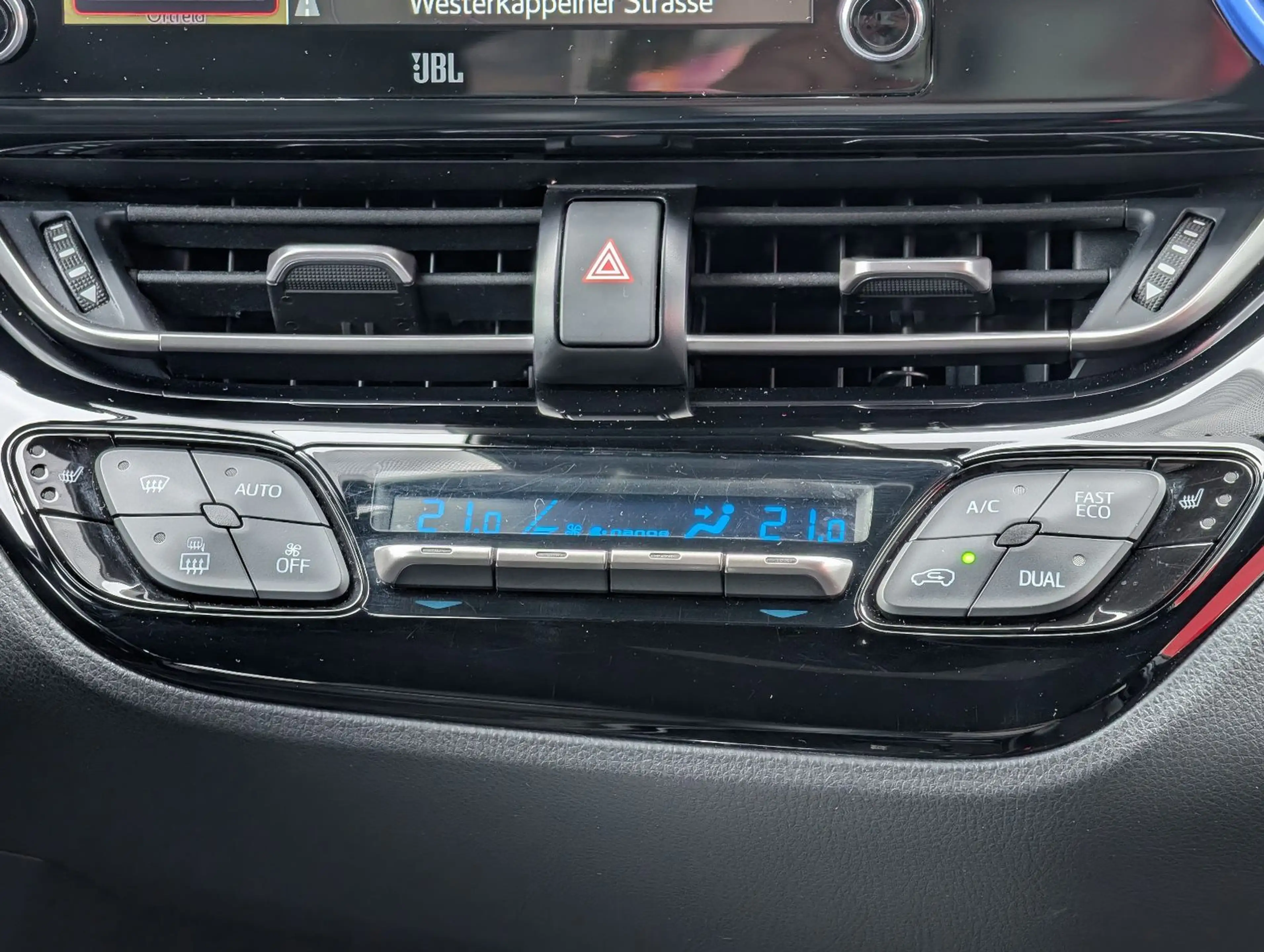 Toyota C-HR 2.0-l-VVTi Hybrid Style Selection *JBL* — photo 21