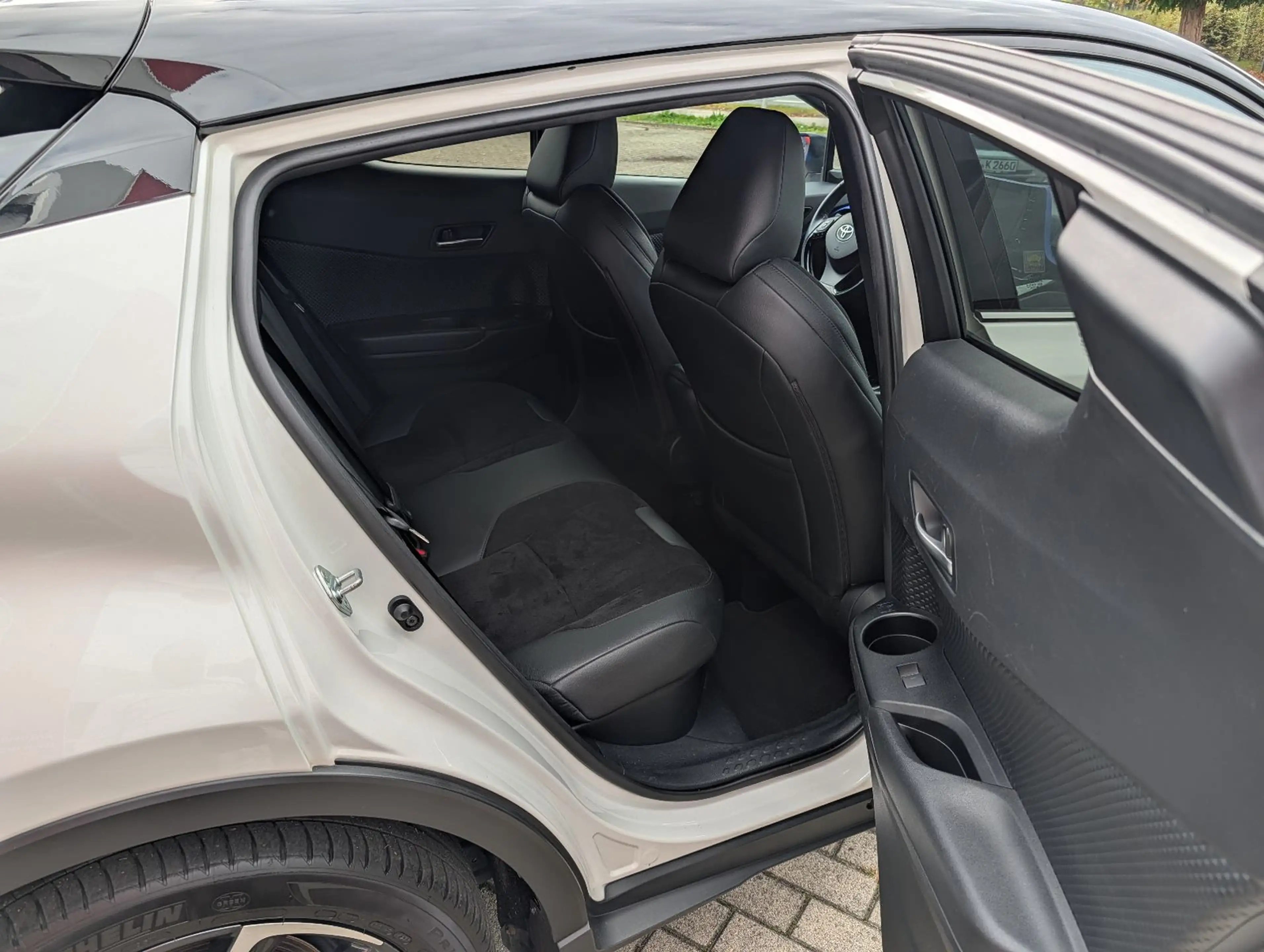Toyota C-HR 2.0-l-VVTi Hybrid Style Selection *JBL* — photo 15