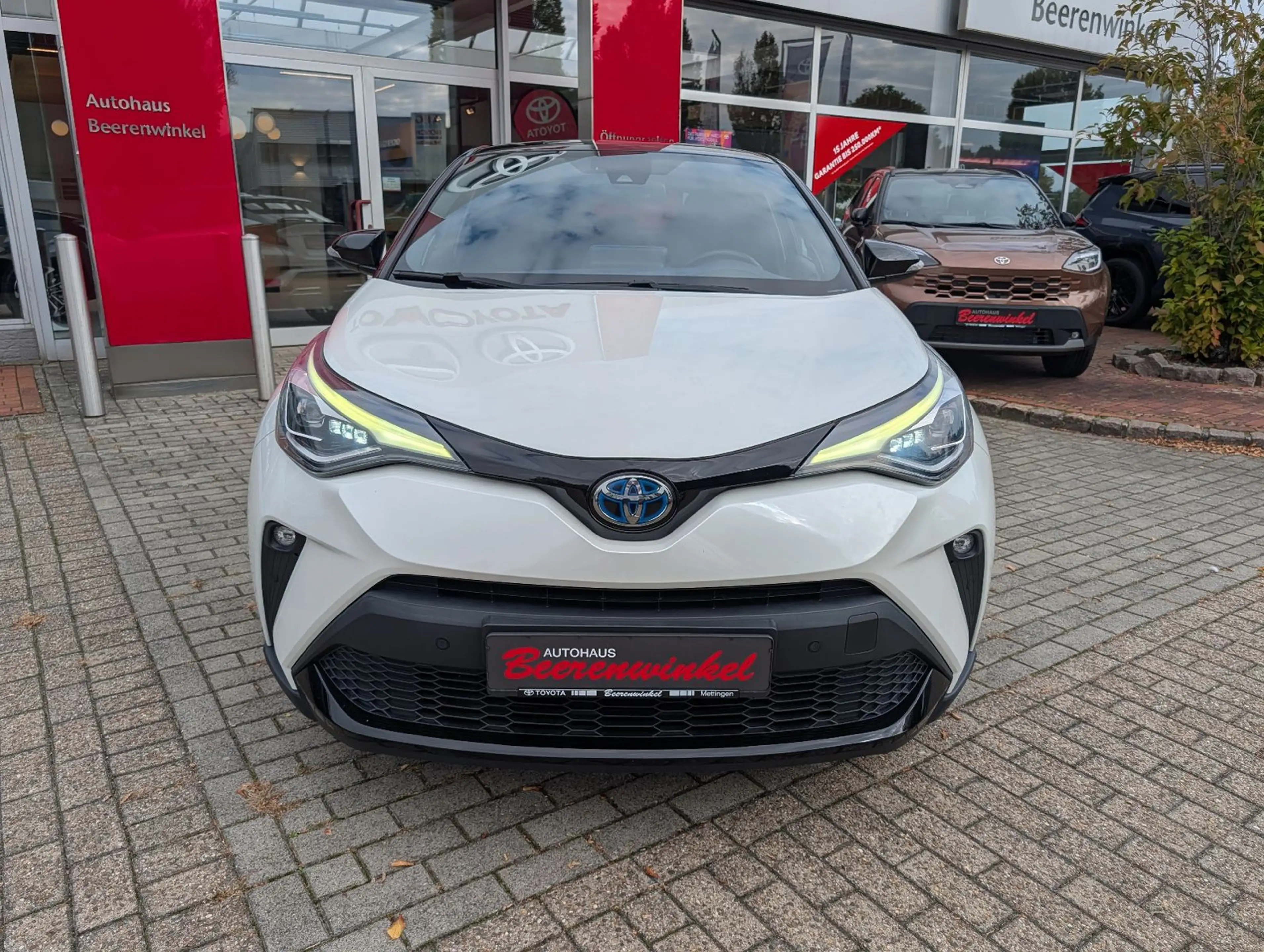Toyota C-HR 2.0-l-VVTi Hybrid Style Selection *JBL* — photo 8