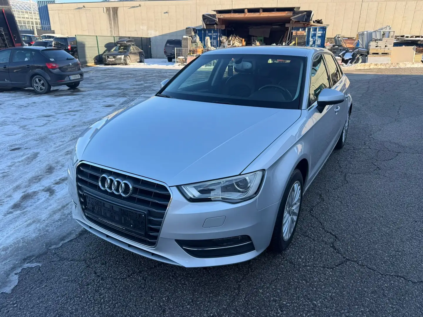 Audi A3 Style 1,6 TDI DPF Grau - 2
