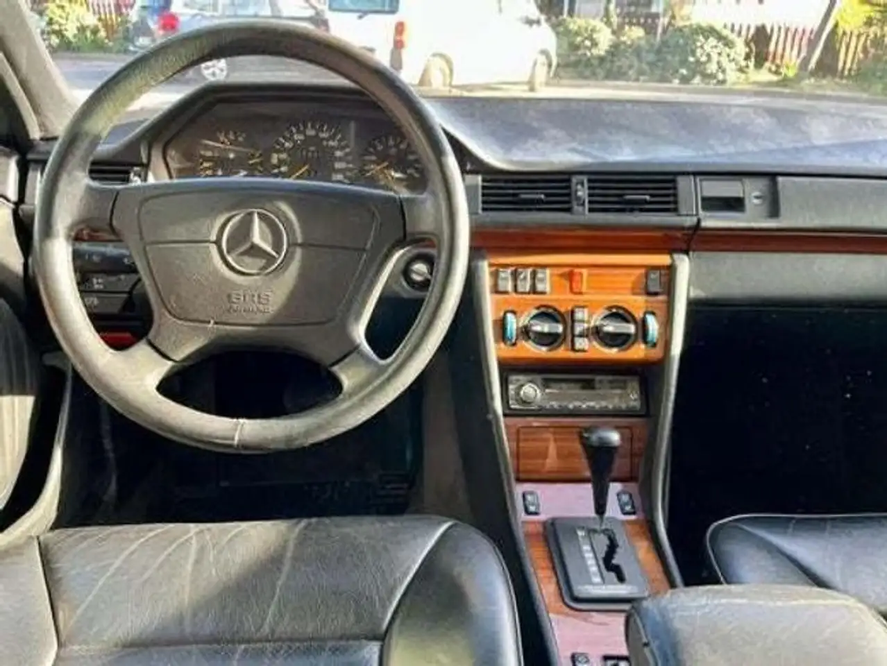 Mercedes-Benz E 300 D Turbo 4Matic, foto 9