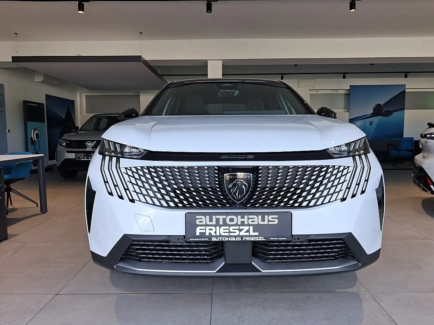Peugeot 3008 1.2 Hybrid 145 GT Weiß - 2