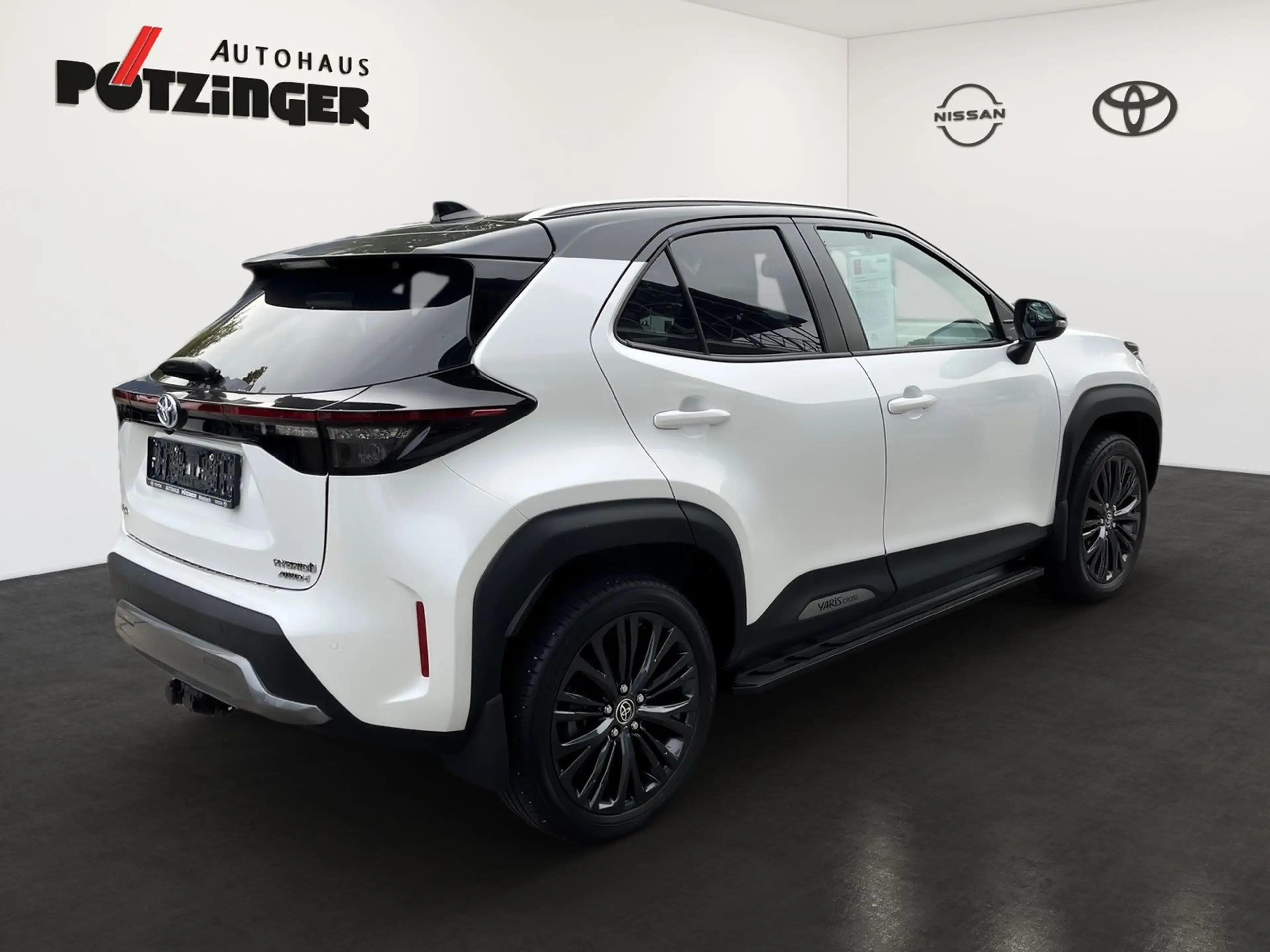 Toyota Yaris Cross 1.5Hybrid AWD-i Adventure,Matrix,HUD — photo 3