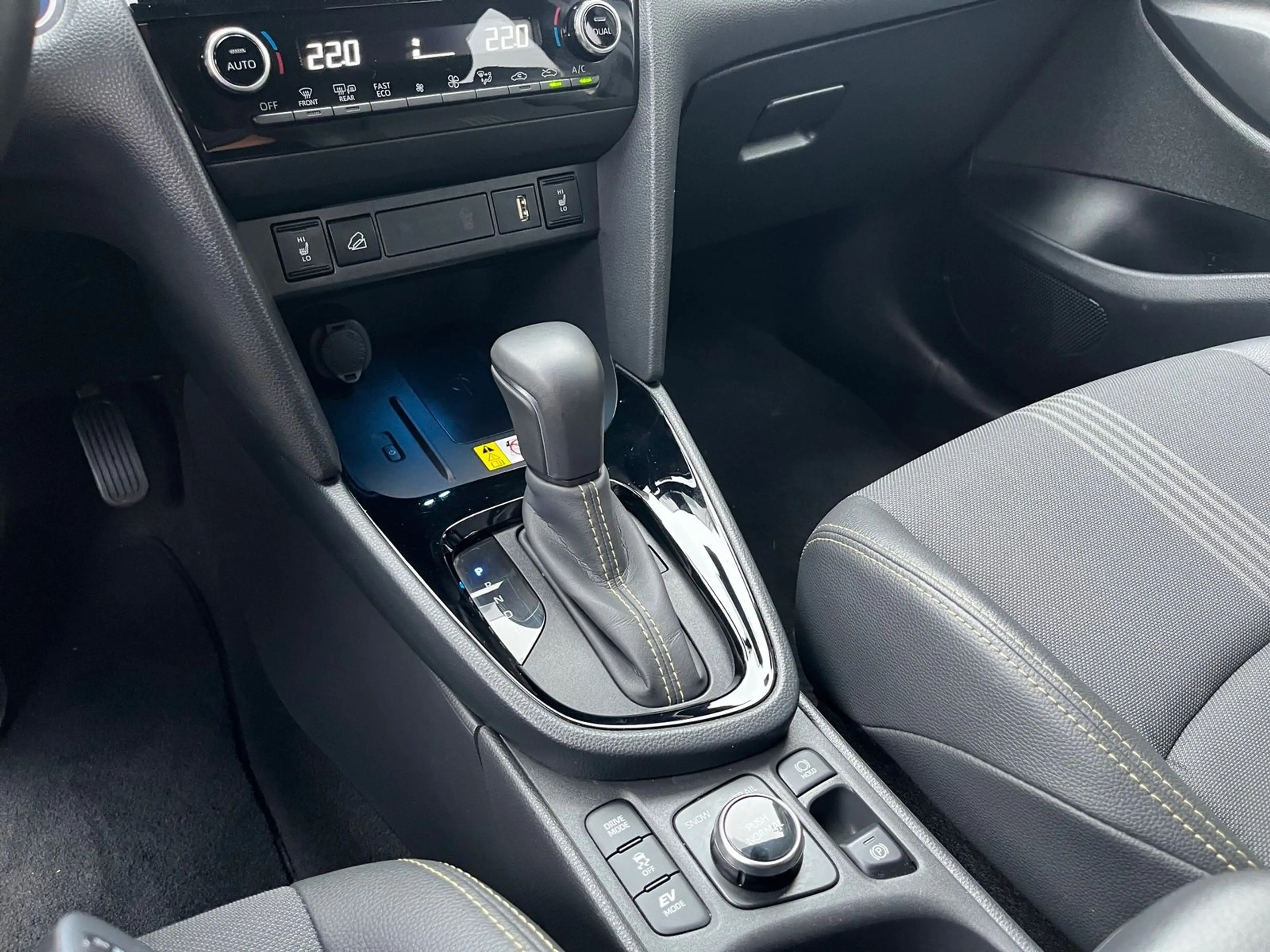 Toyota Yaris Cross 1.5Hybrid AWD-i Adventure,Matrix,HUD — photo 15
