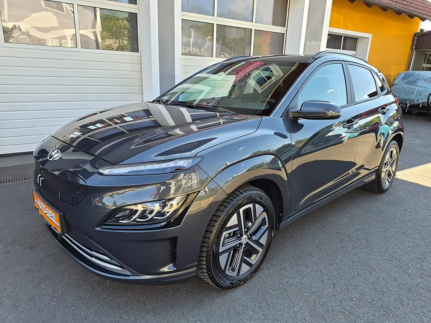 Hyundai KONA Kona Elektro 39kWh Edition 30 Plus WIE NEU Grau - 2