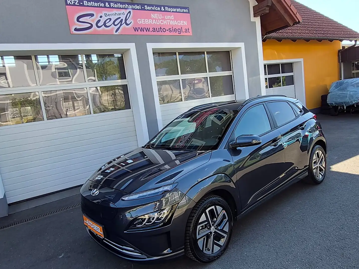 Hyundai KONA Kona Elektro 39kWh Edition 30 Plus WIE NEU Grau - 1