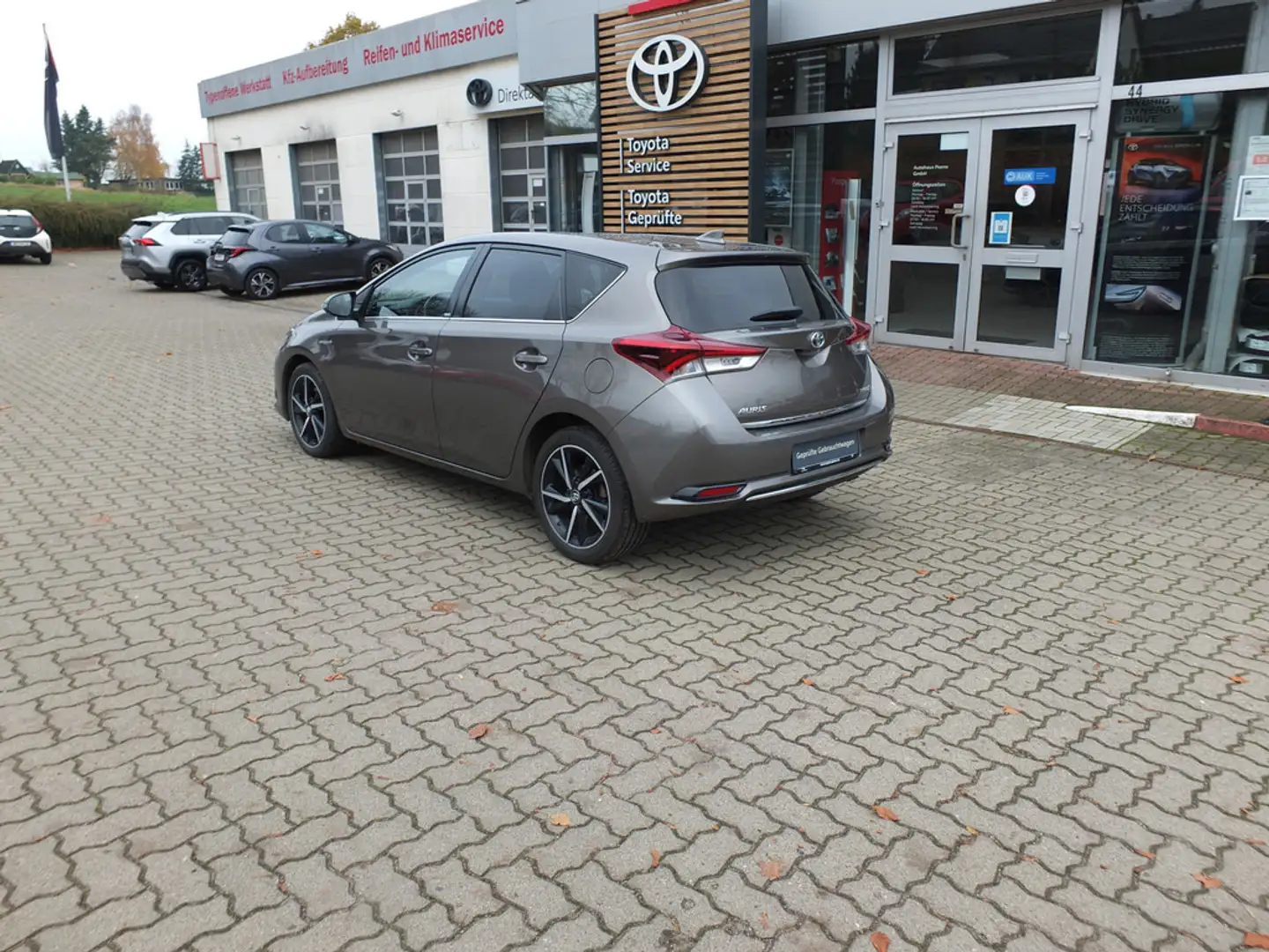 Toyota Auris 1.8 Hybrid Edition-S+ Bronze - 2