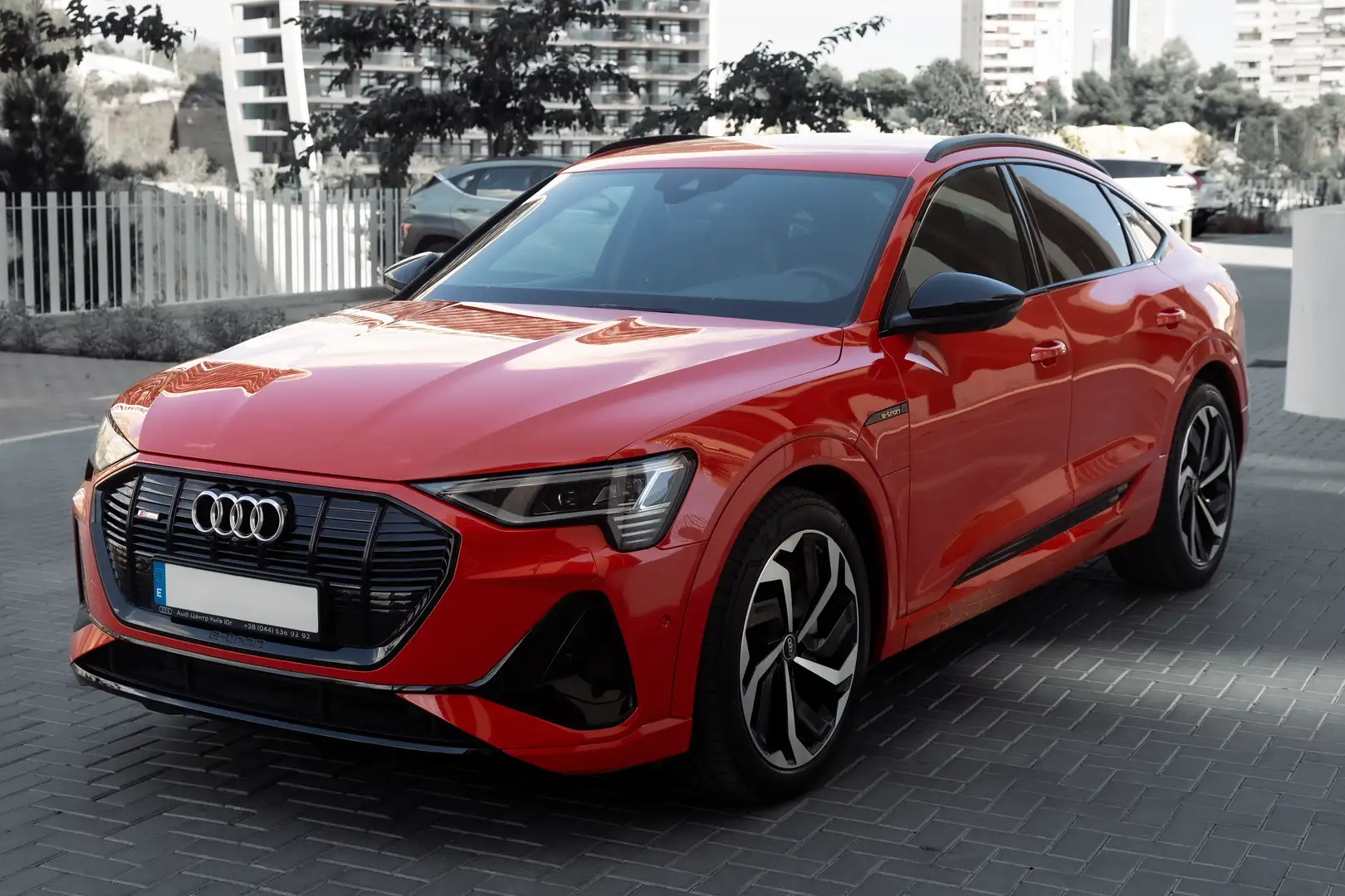 Audi e-tron Sportback 55 quattro S line Rojo - 2