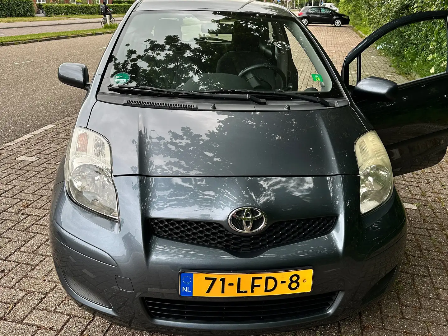 Toyota Yaris Yaris 1.3 VVTi Aspiration Grijs - 2