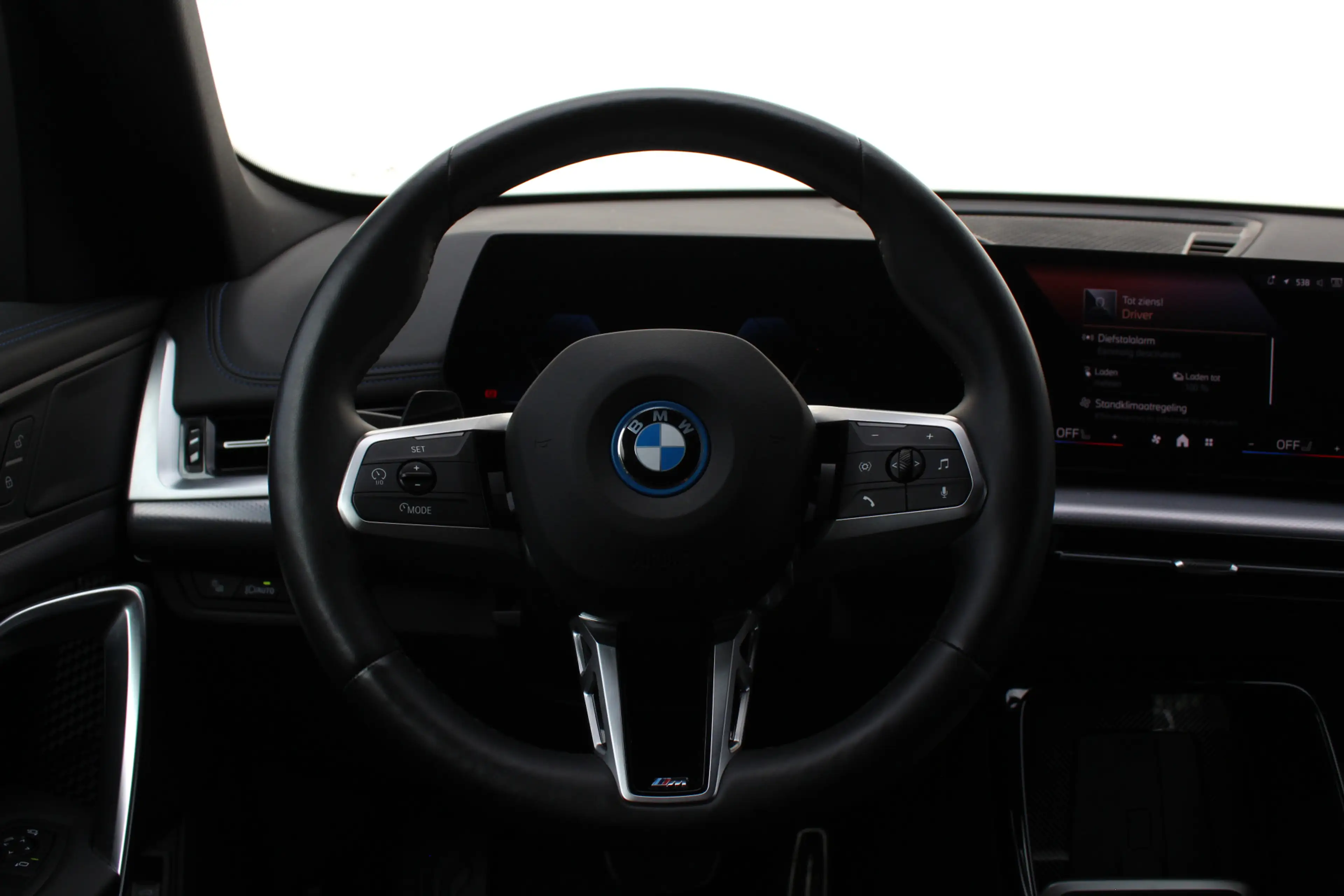 BMW iX1 xDrive30 M Sport / Sportstoelen / Comfort Access / — photo 6