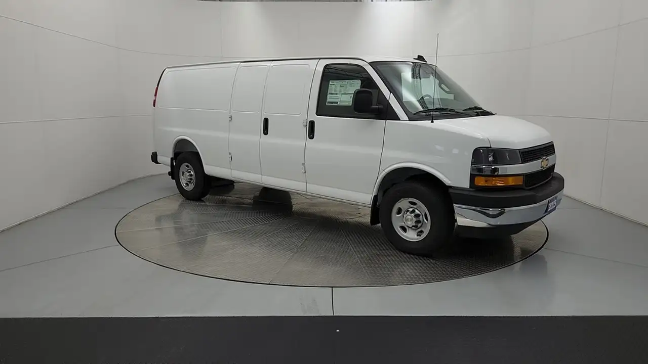 2025 Chevrolet Express 3500