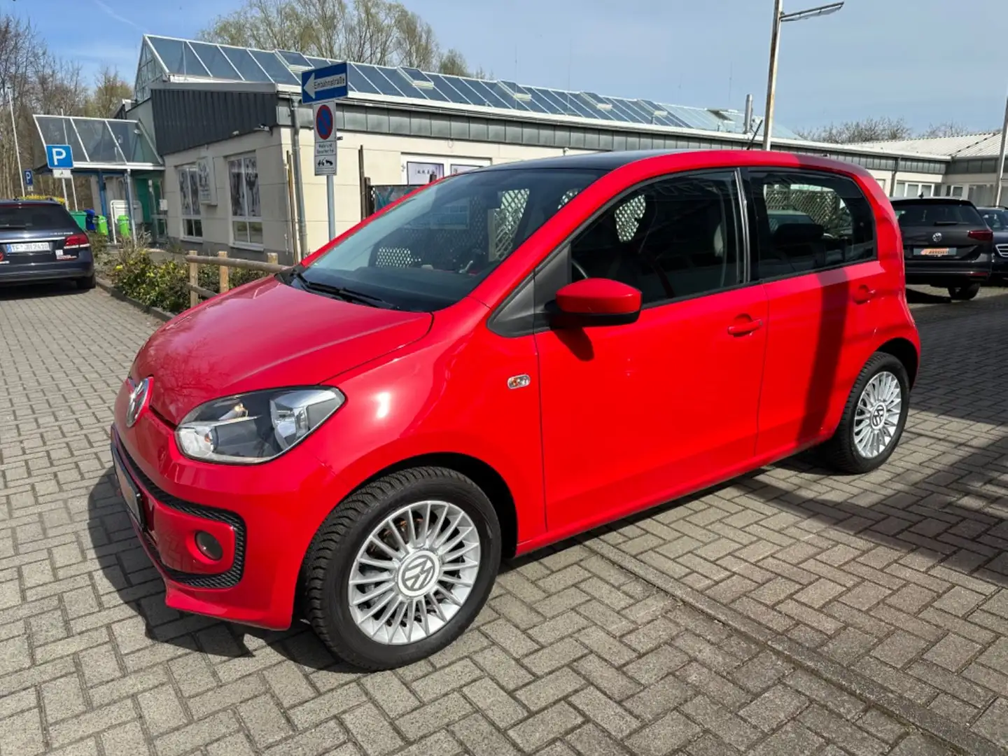Volkswagen up! Up! high Up!  Automatik / 1. Hand / 32Tkm Rot - 1