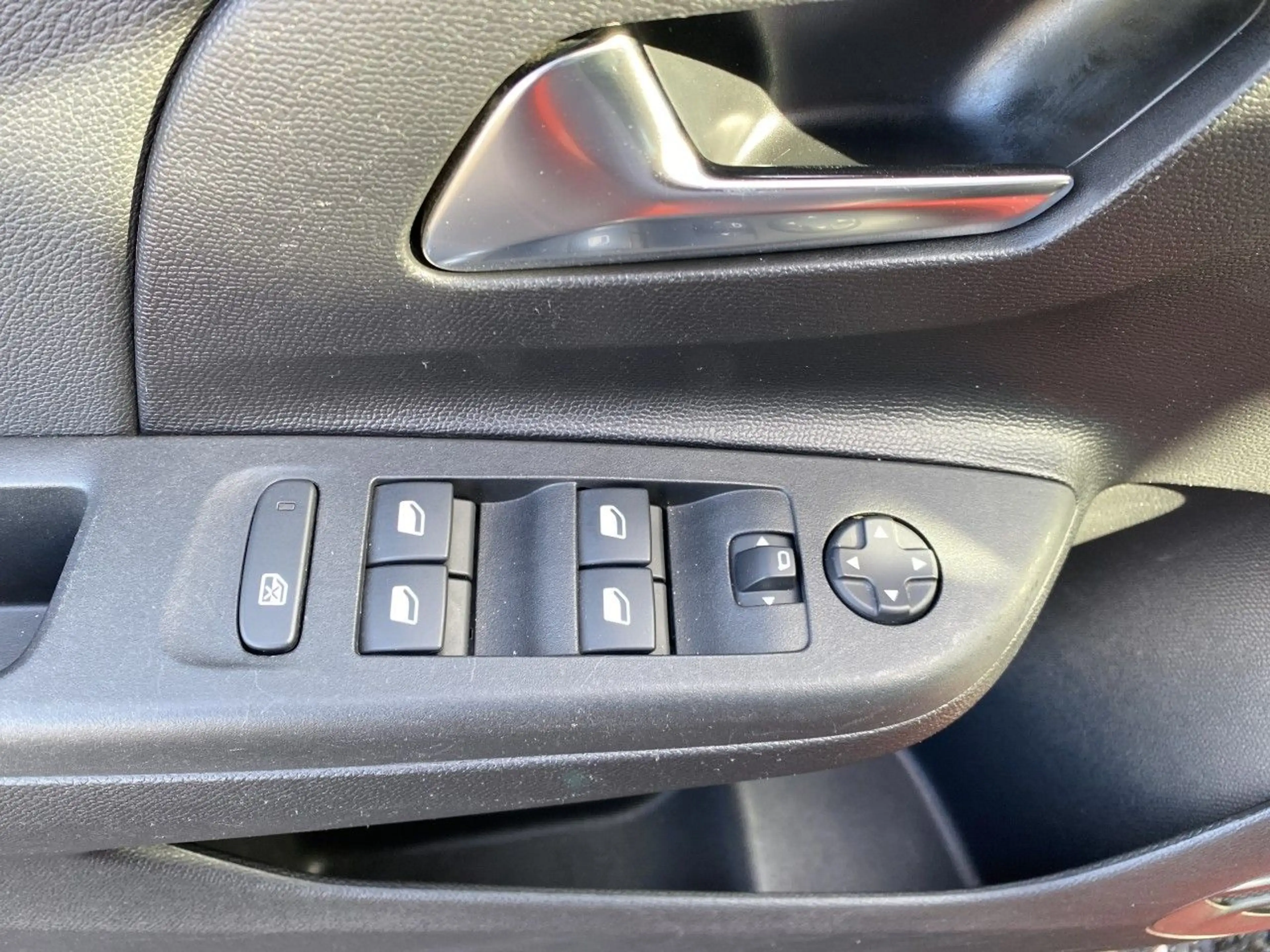 Opel Corsa F Elegance, R-Kamera,PDC,Sitzh.,GJR,uvm... — photo 12