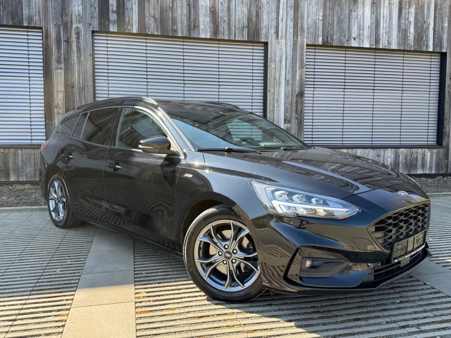 Ford Focus Turnier 2.0 Aut.ST-Line*TotWinkel*LED*Carb Schwarz - 1
