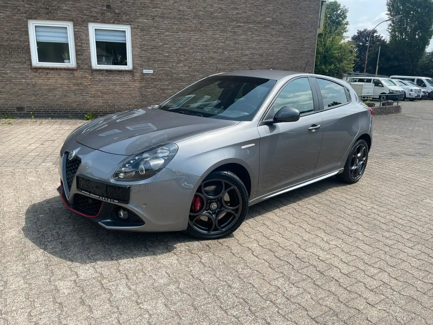 Alfa Romeo Giulietta 125kw Automatik* Super* Leder* Veloce Grau - 1