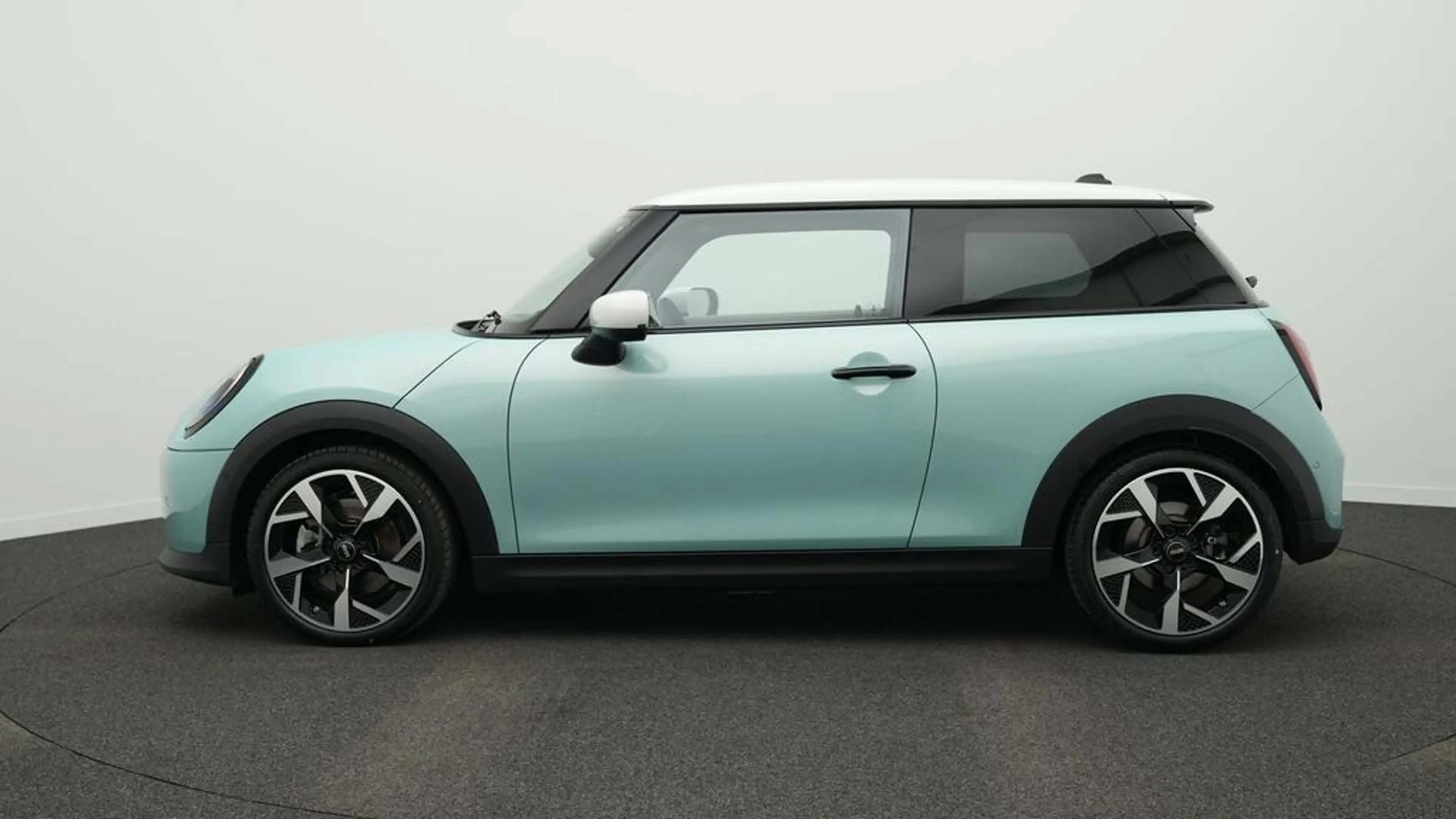 MINI Cooper C Favoured Trim — photo 3