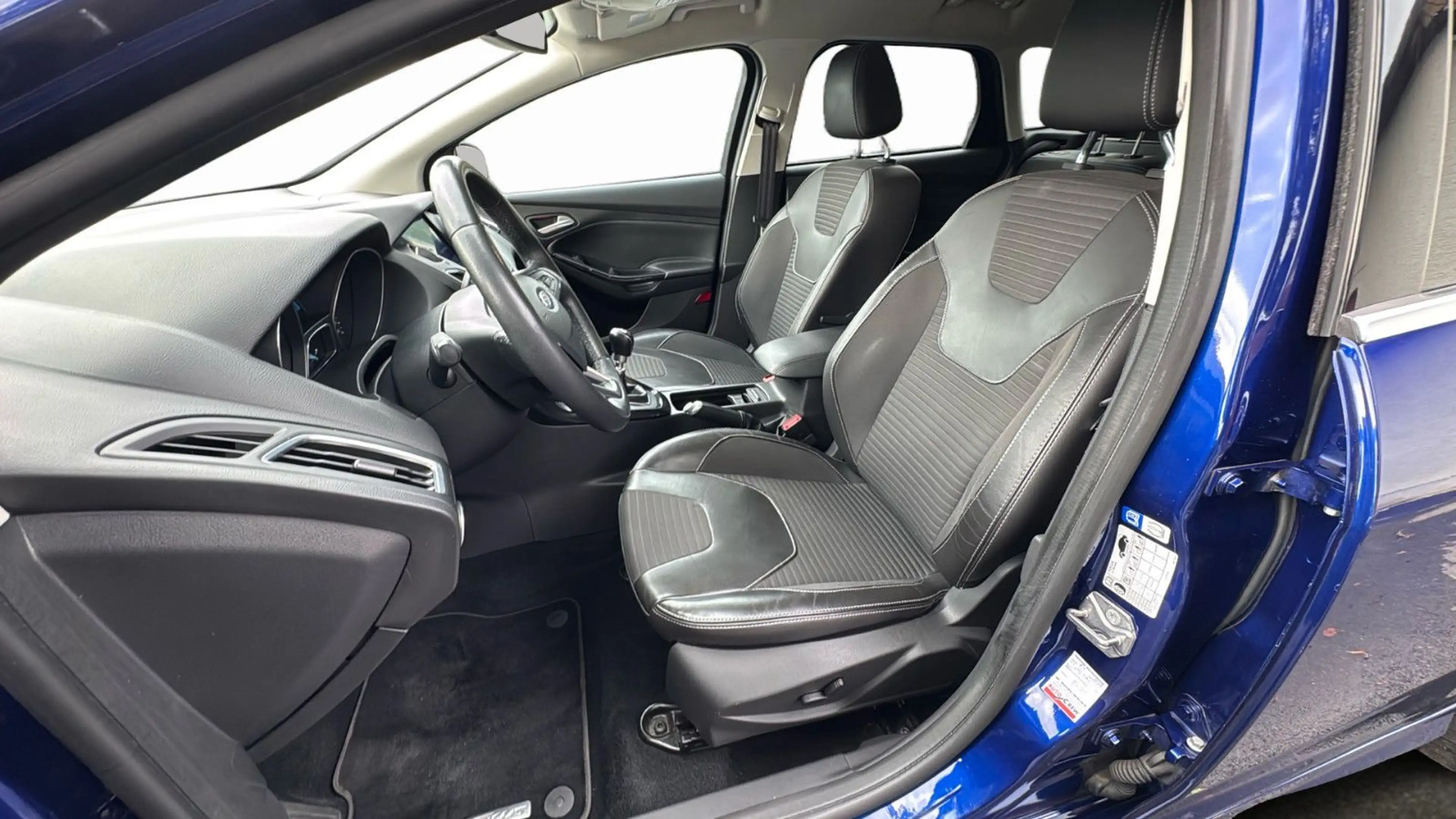 Ford Focus Turnier Titanium ST-Line — photo 11