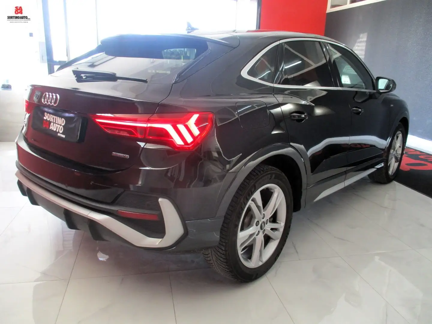 Audi Q3 SPB 40 2.0TDICV200 S-LINE INT-EST-S-TRONIC-QUATTRO Nero - 2