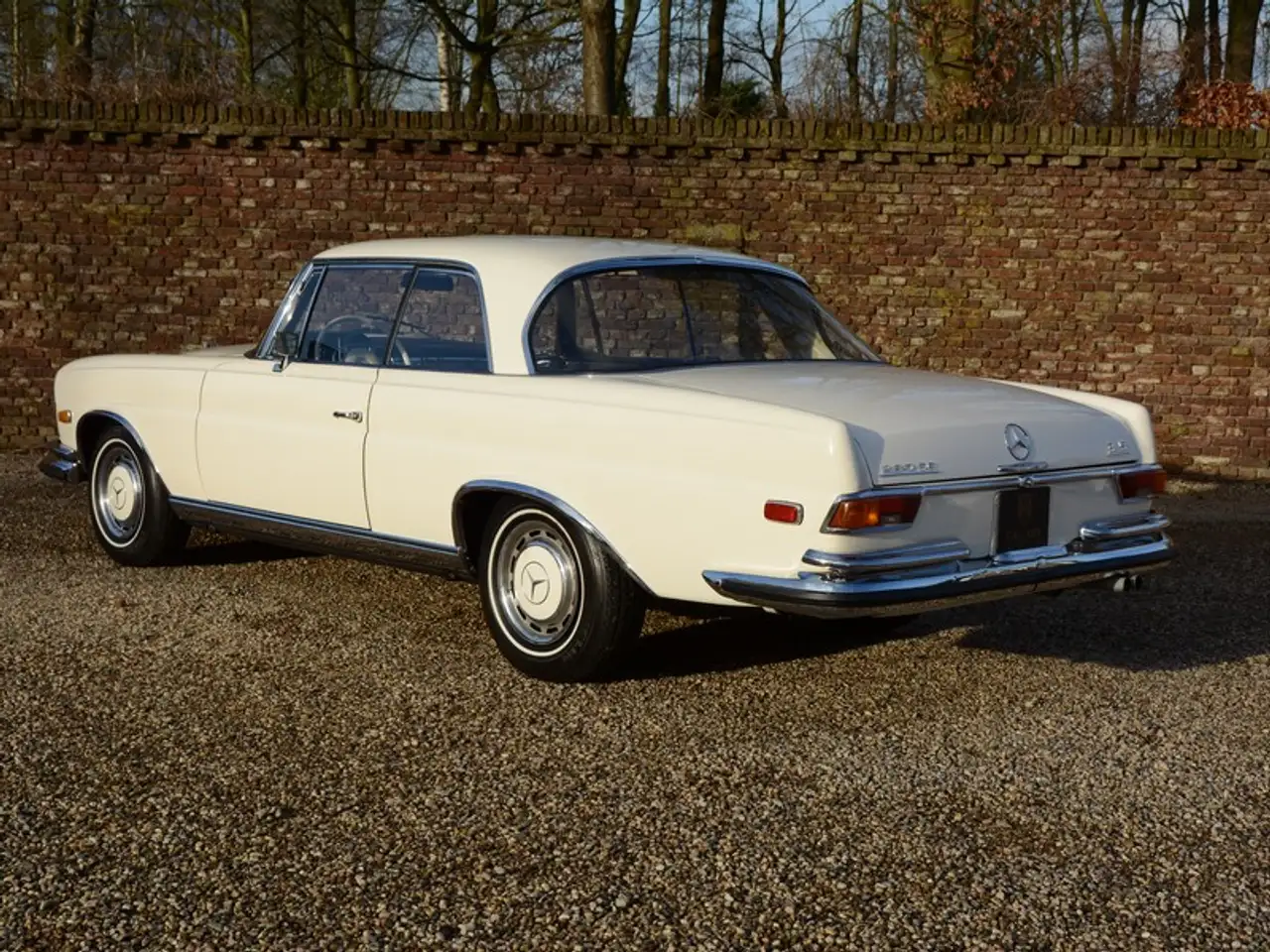 Mercedes-Benz 280 SE 3.5 Coupe (W111-026) The top variant for the W1, foto 9