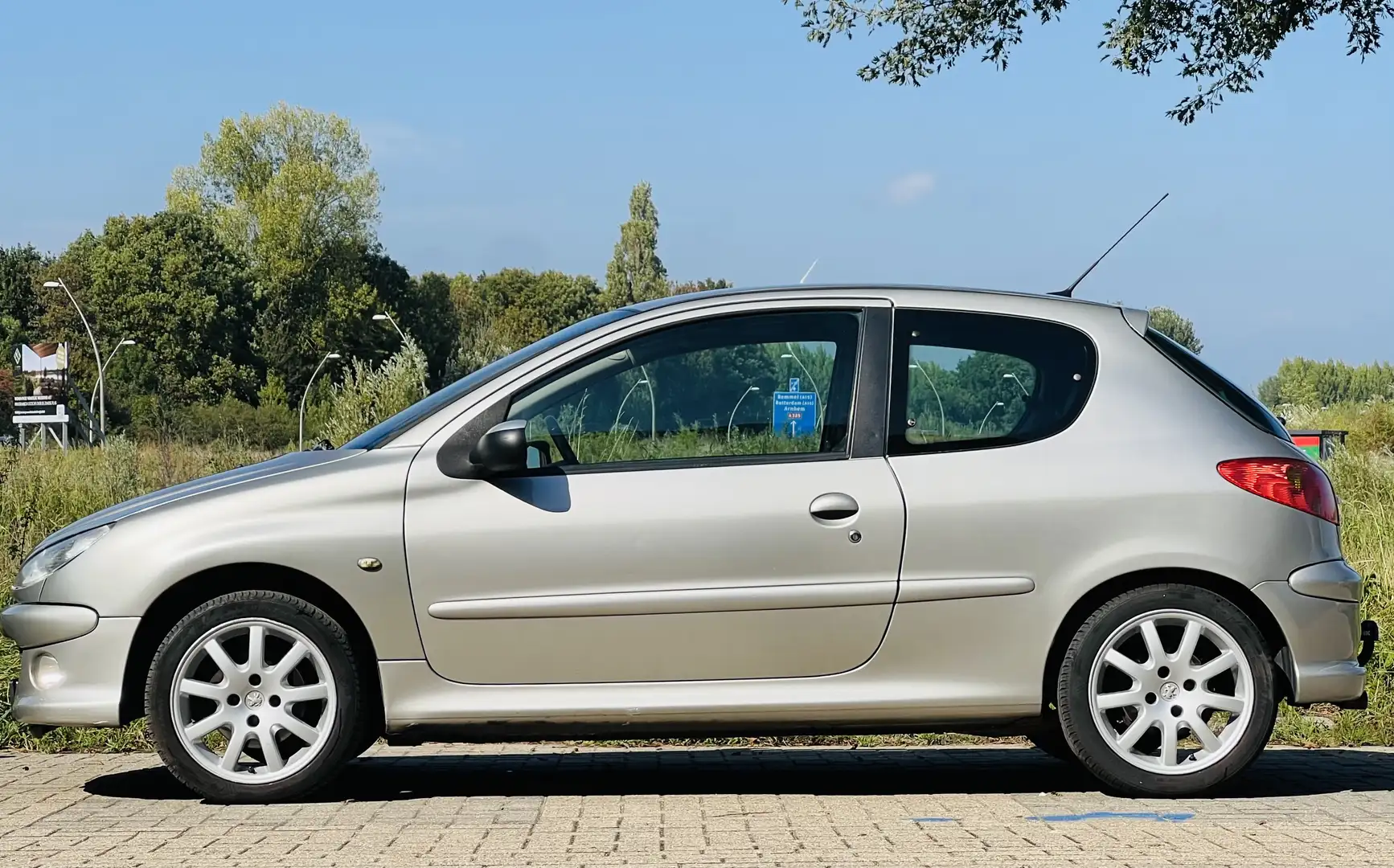 Peugeot 206 110 Tendance - 1
