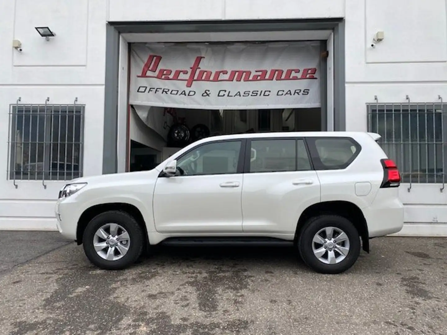 Toyota Land Cruiser 2.8 D4-D COUNTRY 204 CV automatico Bianco - 1