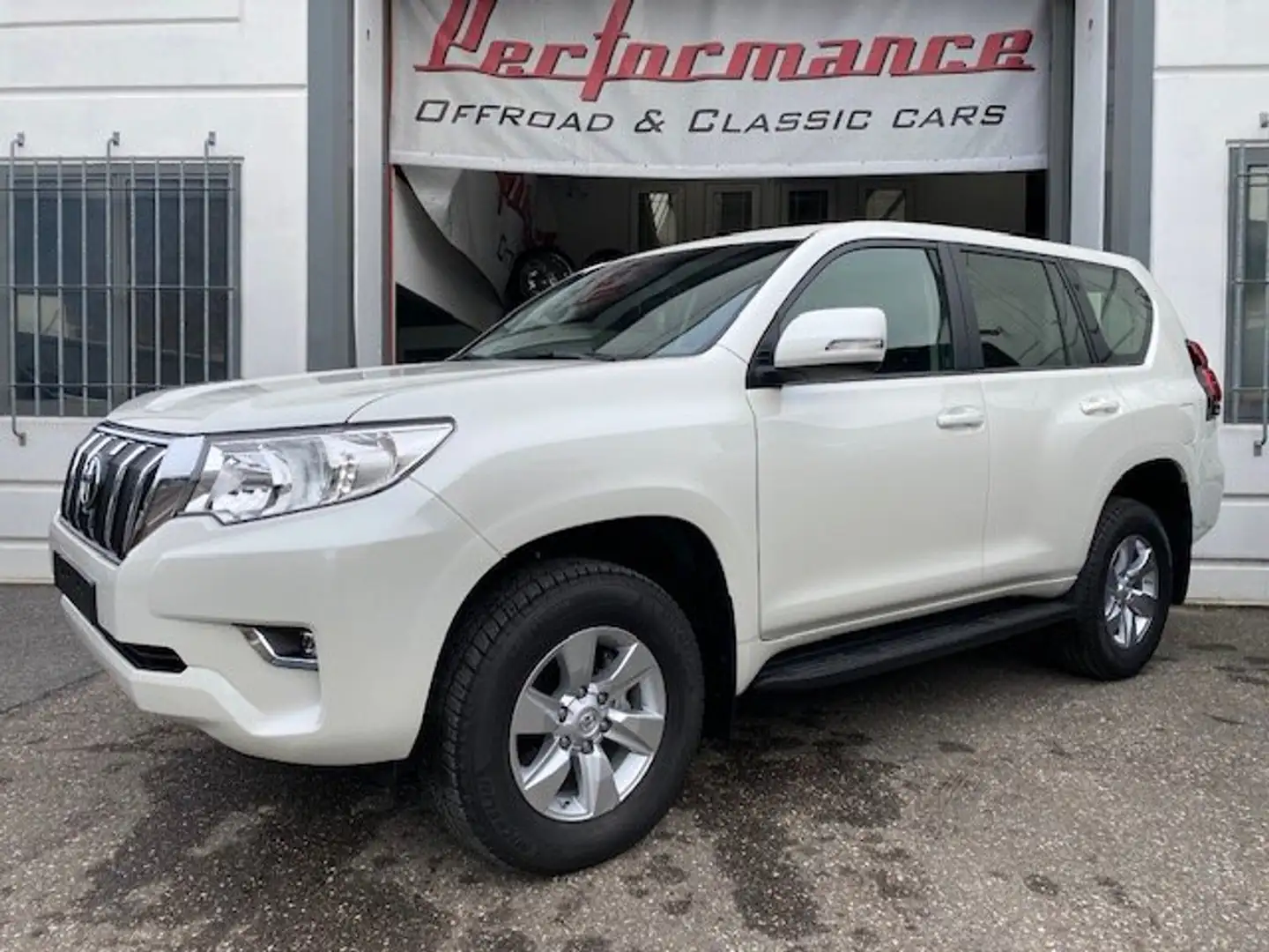 Toyota Land Cruiser 2.8 D4-D COUNTRY 204 CV automatico Bianco - 2