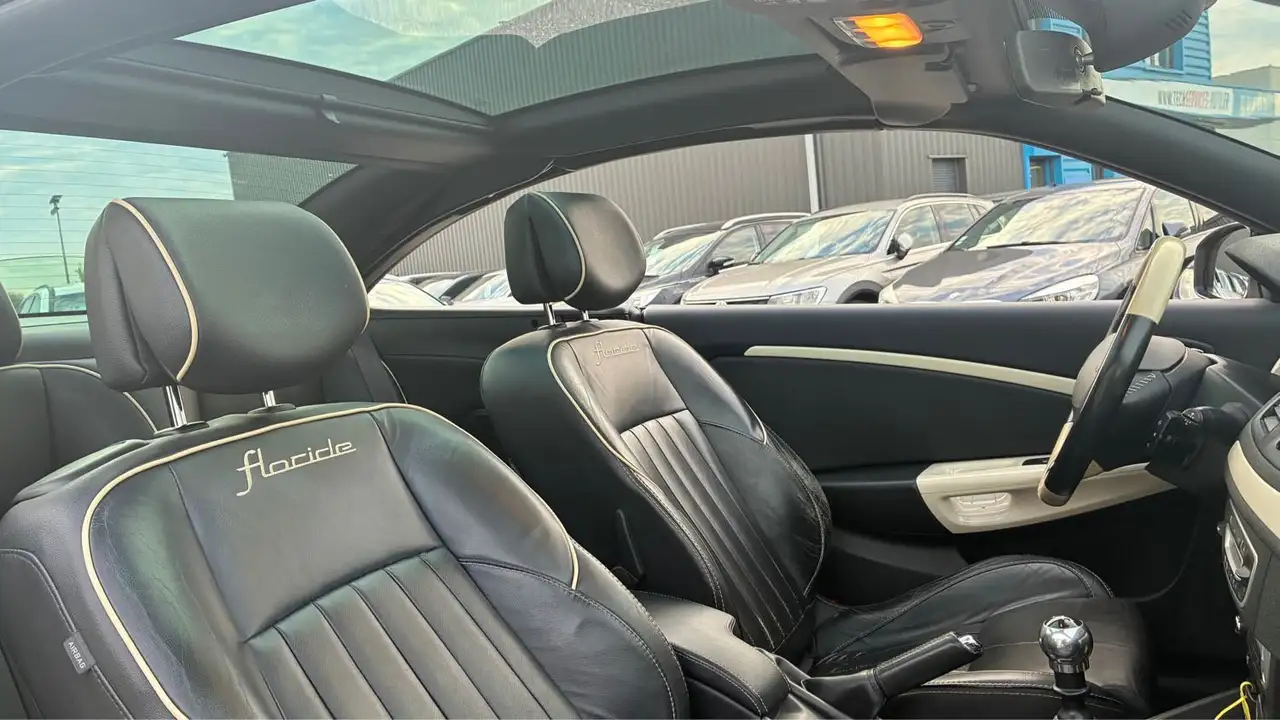 Renault Megane Coupé-Cabriolet — photo 16