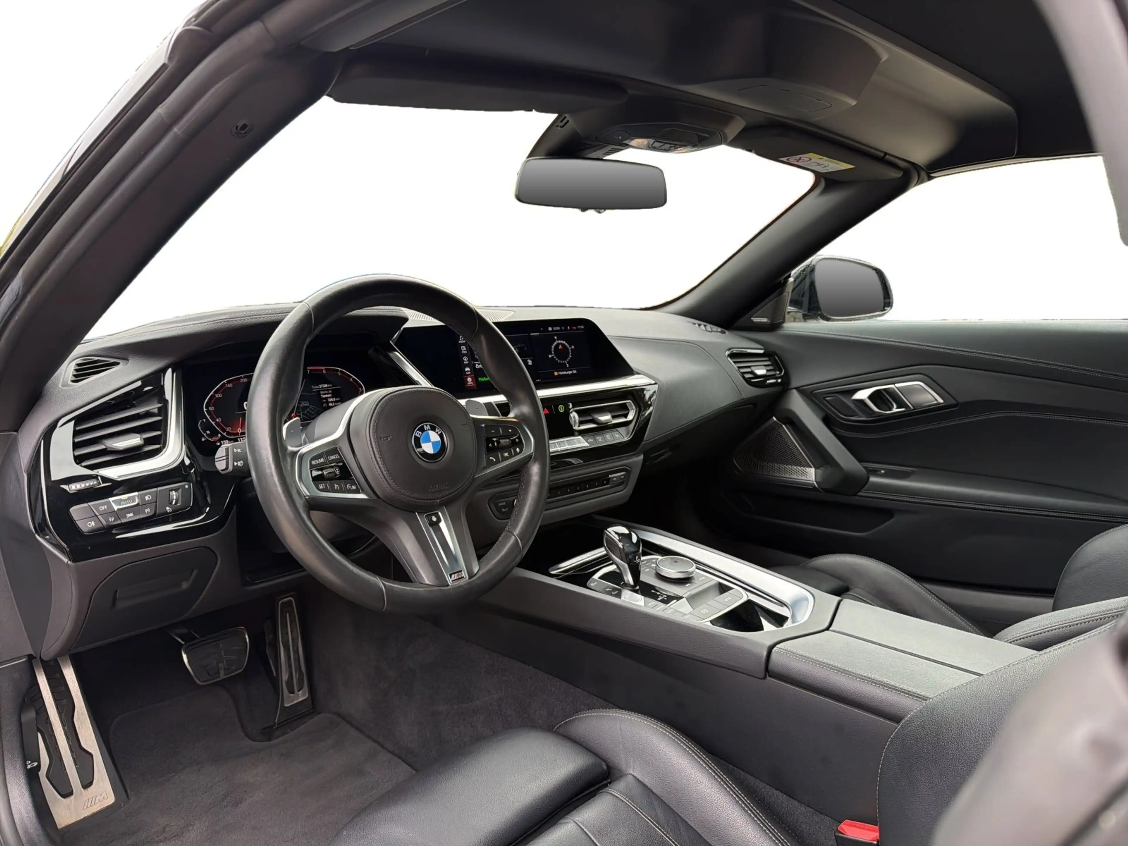 BMW Z4 sDrive30i — photo 14