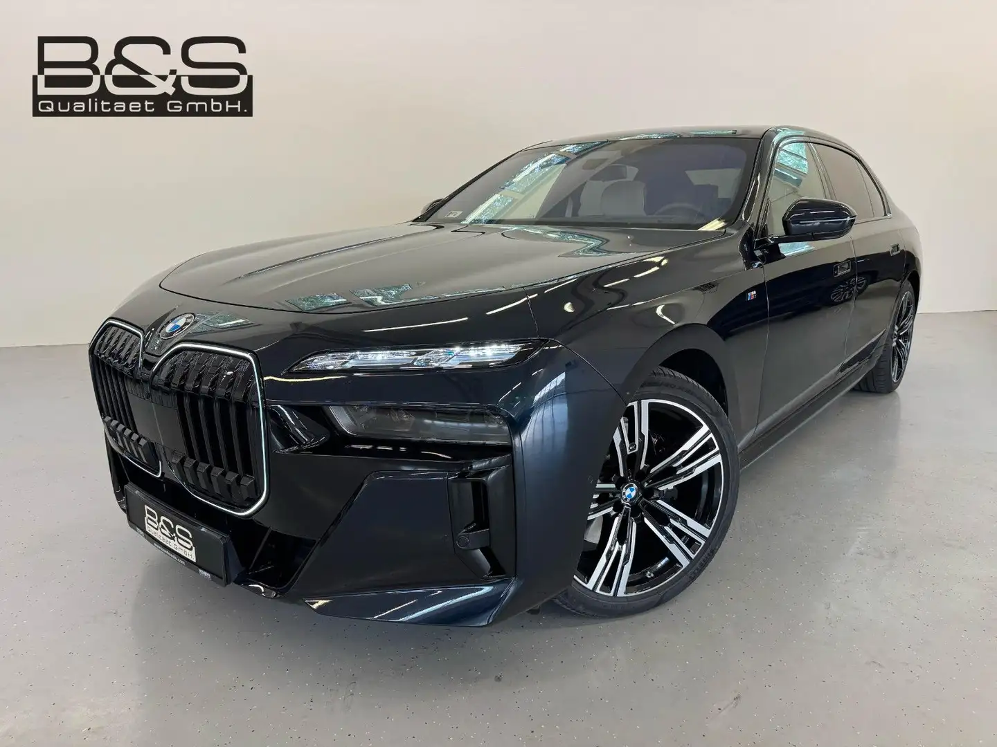 BMW 740 d xDrive MSport ACC,HUD,SKLY,B&W,AHK,LUFT,TV Schwarz - 1