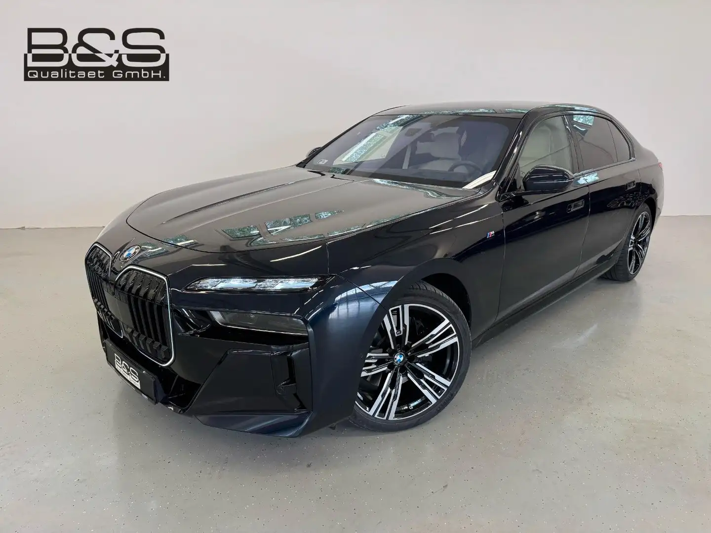 BMW 740 d xDrive MSport ACC,HUD,SKLY,B&W,AHK,LUFT,TV Schwarz - 2