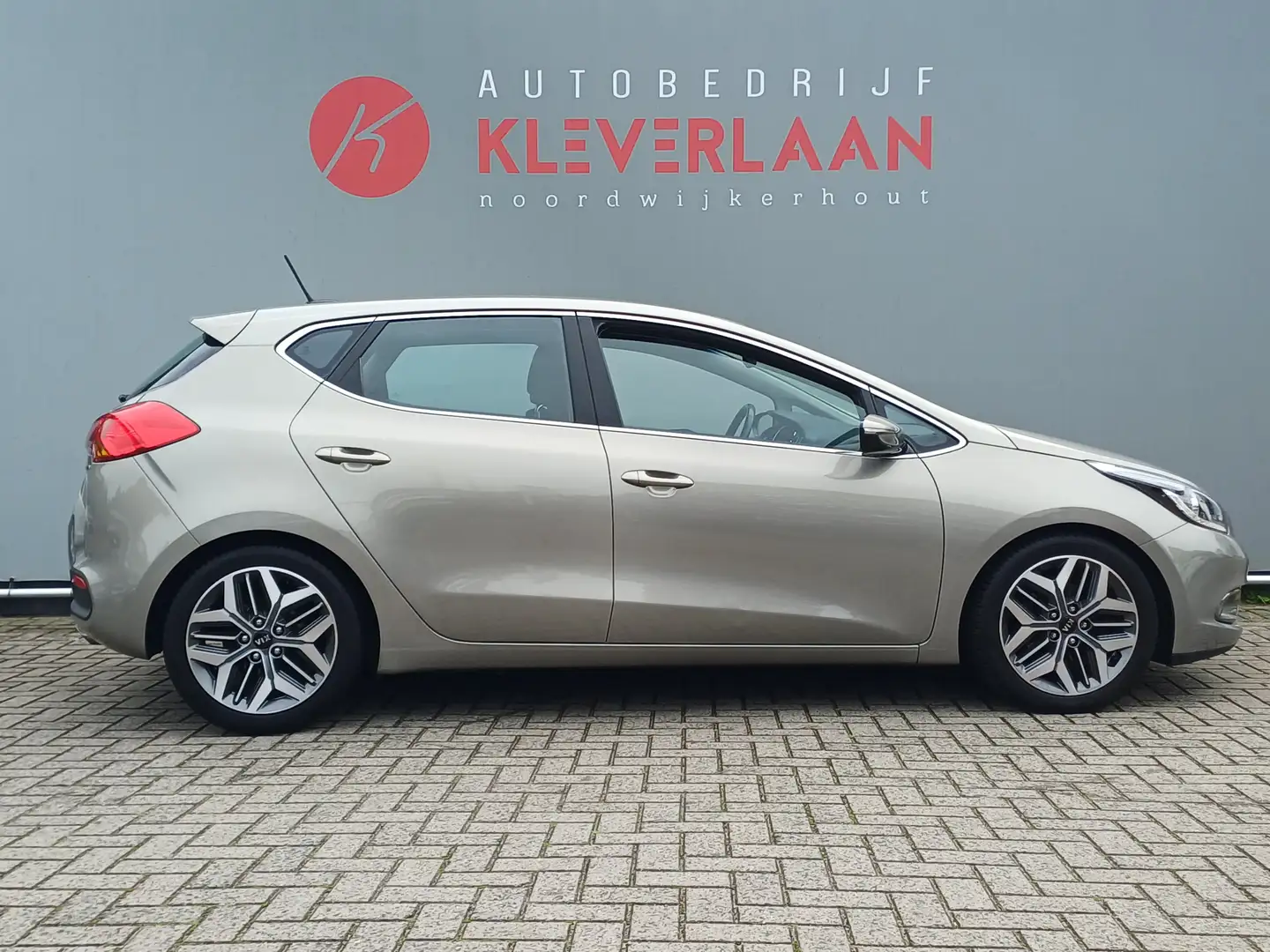 Kia Ceed / cee'd 1.6 GDI Business Pack | CAMERA | NAVI | Wij bieden Gris - 2