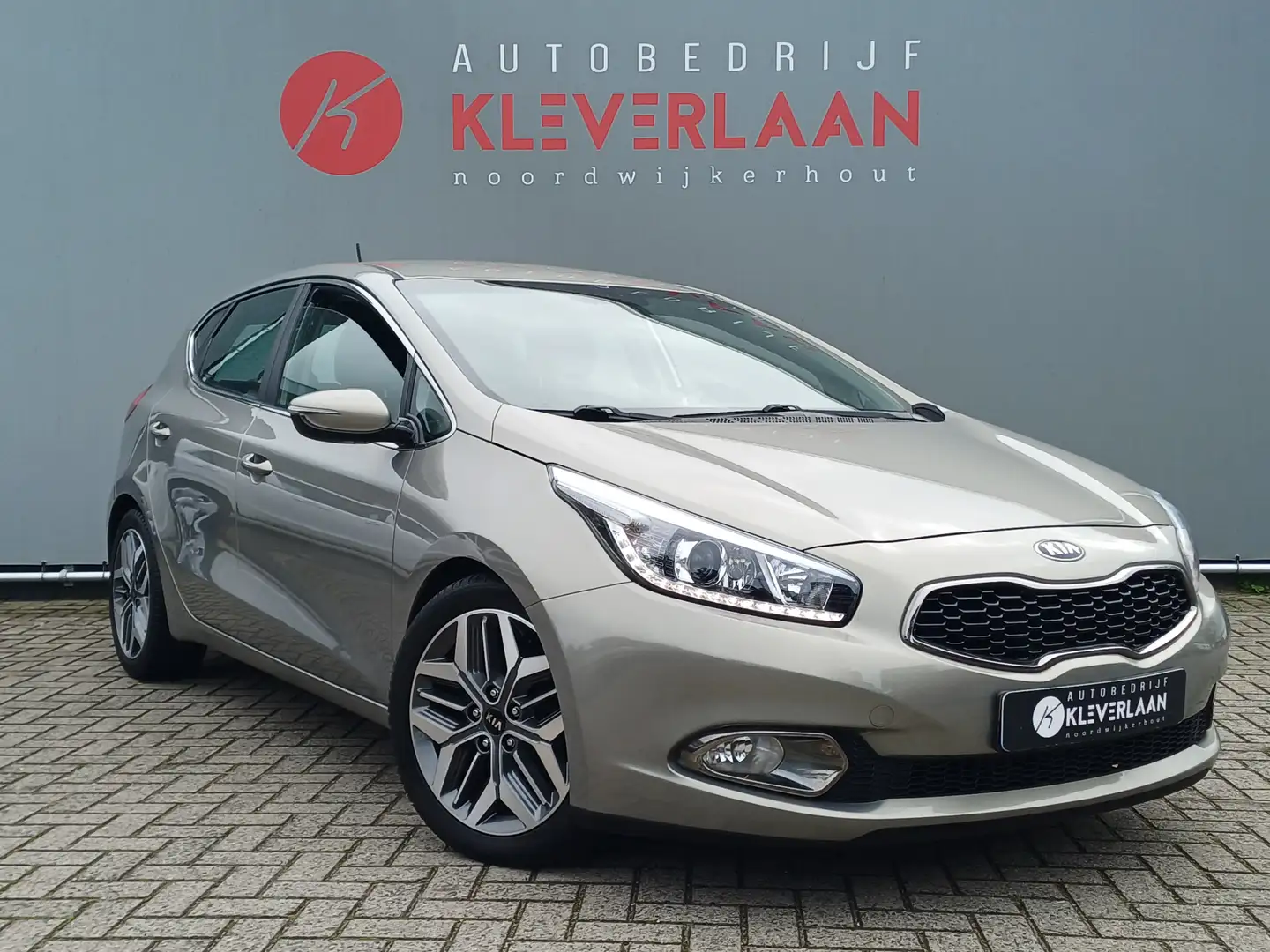 Kia Ceed / cee'd 1.6 GDI Business Pack | CAMERA | NAVI | Wij bieden Gris - 1
