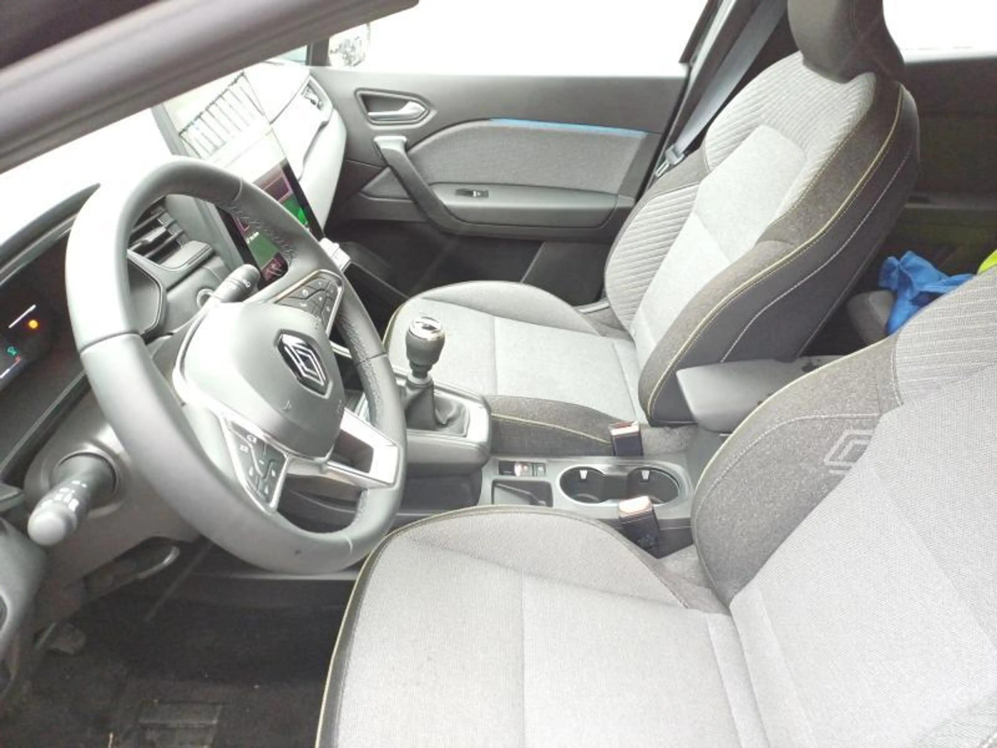 Renault Captur 1.0 TCe Techno 90 Hp — photo 13