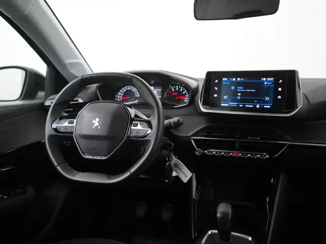 Peugeot 208 view 5