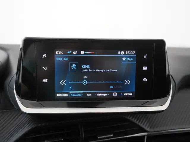 Peugeot 208 view 12