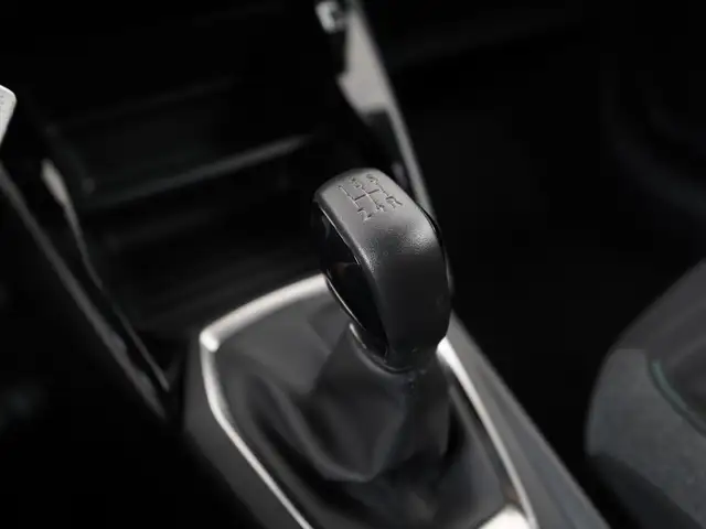 Peugeot 208 view 10